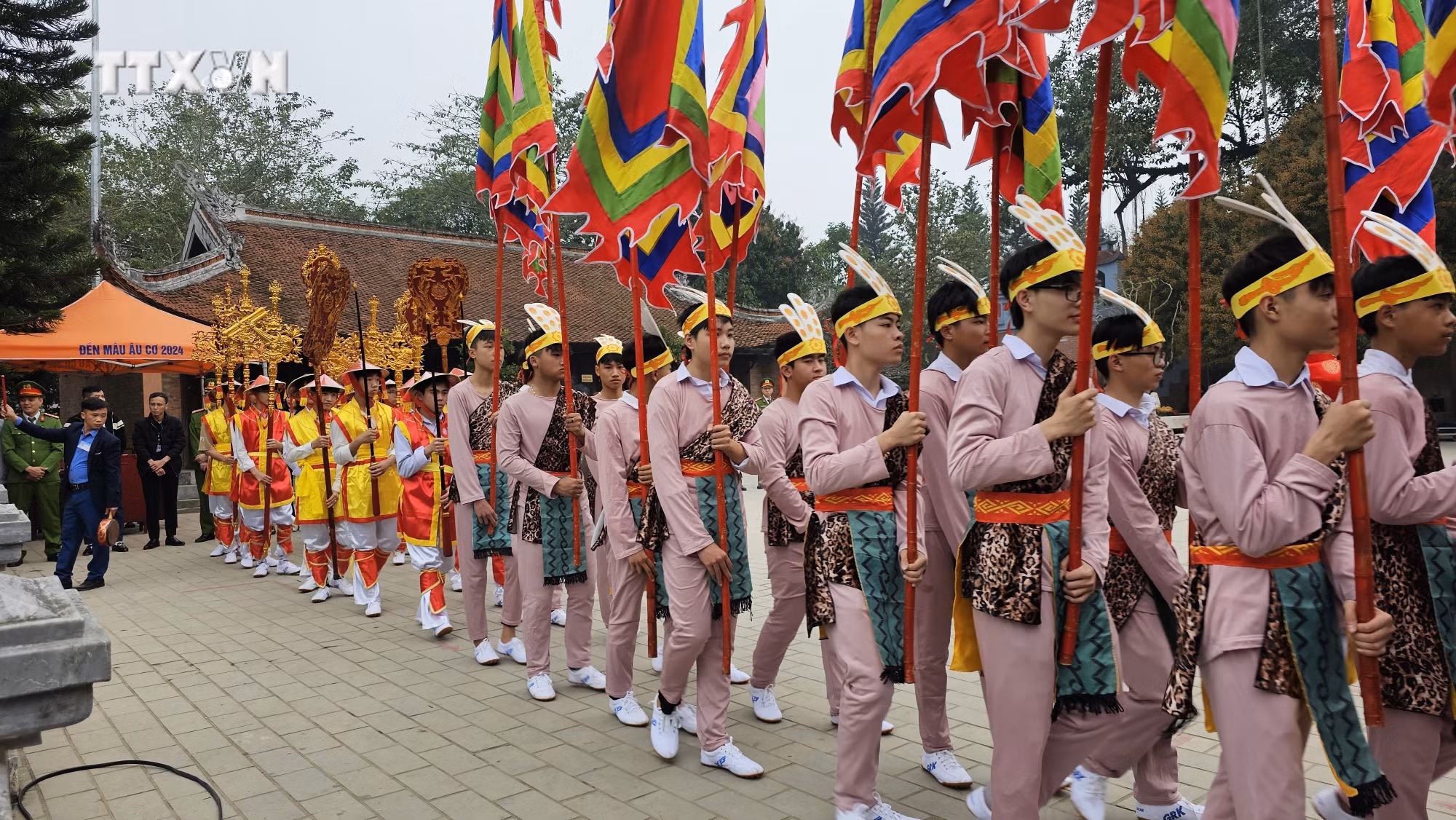 vna_potal_phu_tho_hoanh_trang_le_khai_hoi_den_mau_au_co_7227637.jpg