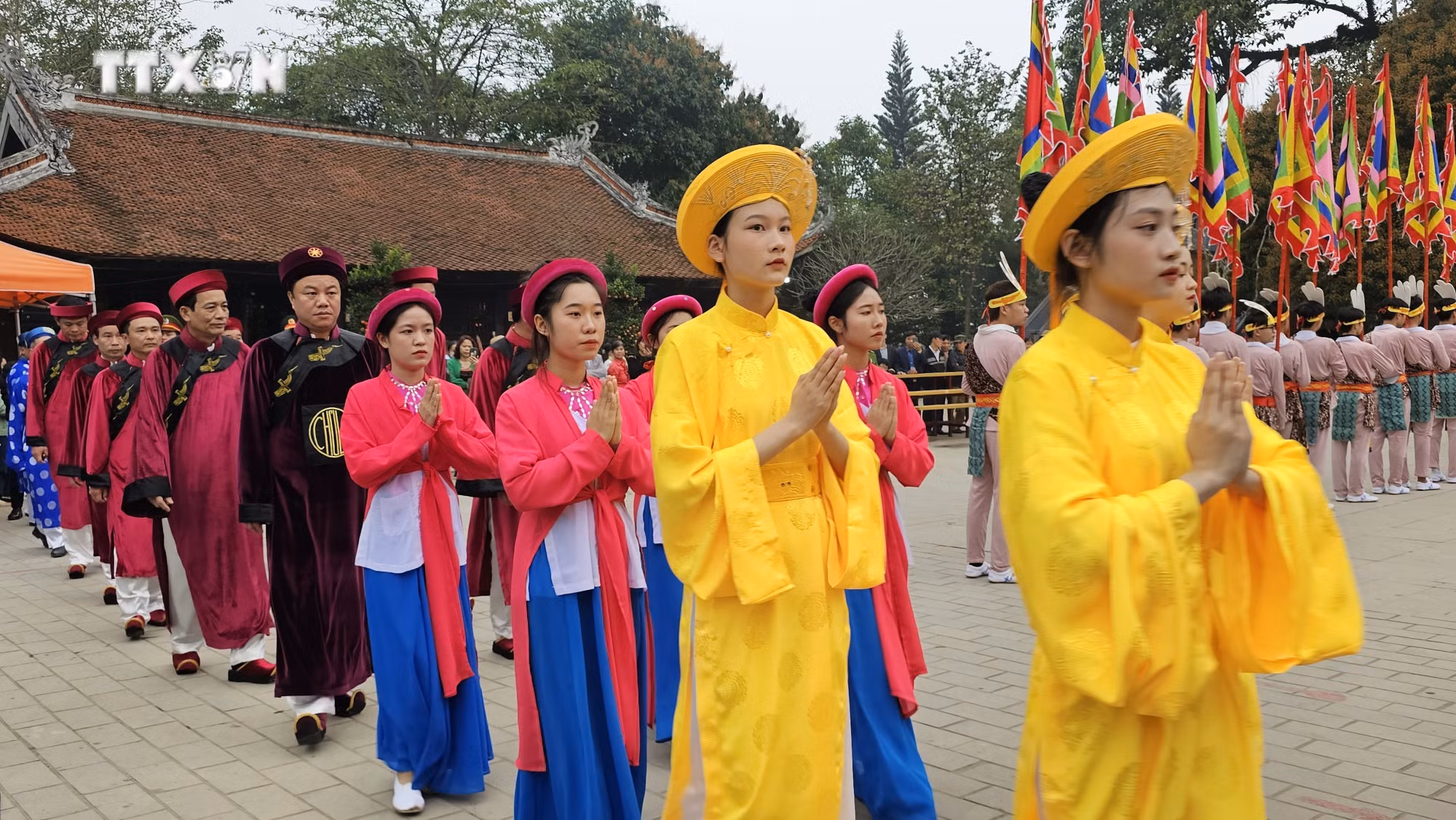 vna_potal_phu_tho_hoanh_trang_le_khai_hoi_den_mau_au_co_7227630.jpg