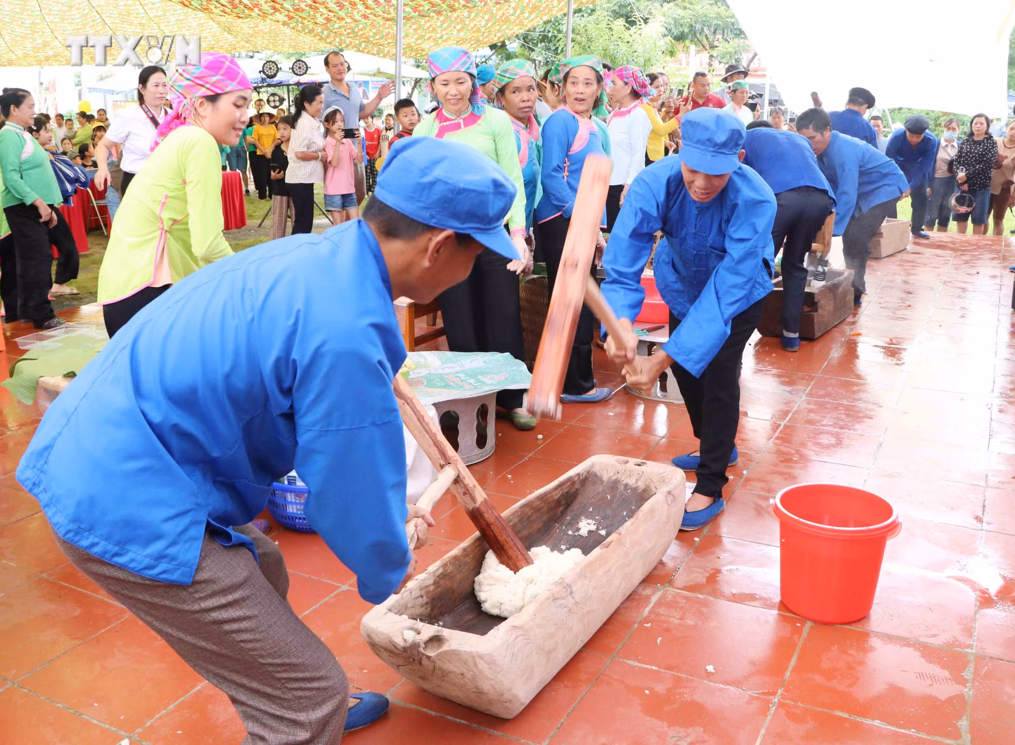 vna_potal_van_hoa_soi_duong_le_hoi_hau_doong_cua_nguoi_giay_o_lai_chau_7476572.jpg