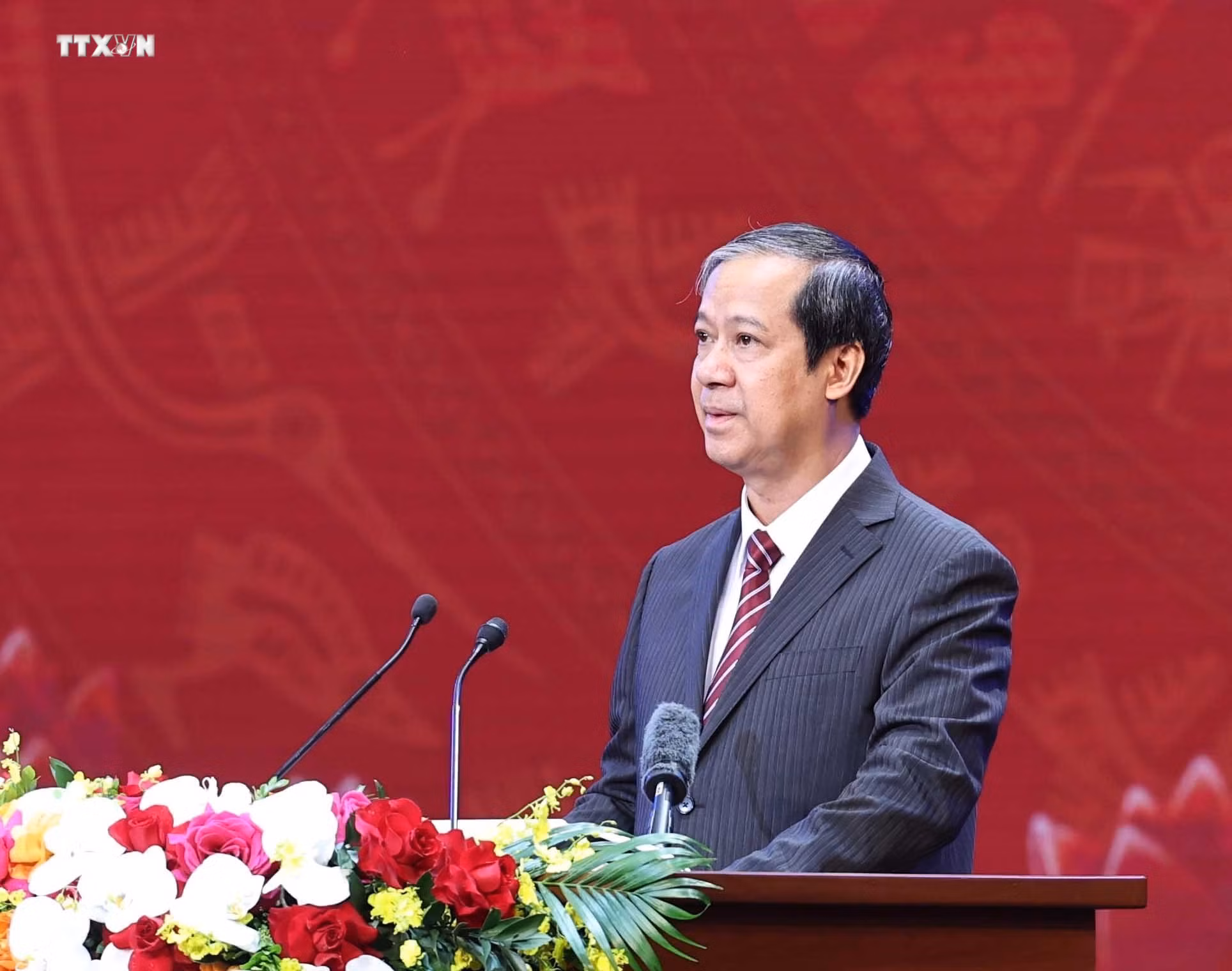 vna_potal_tong_bi_thu_gap_mat_cac_nha_giao_can_bo_quan_ly_giao_duc_nhan_ngay_nha_giao_viet_nam_2011_7709050.jpg