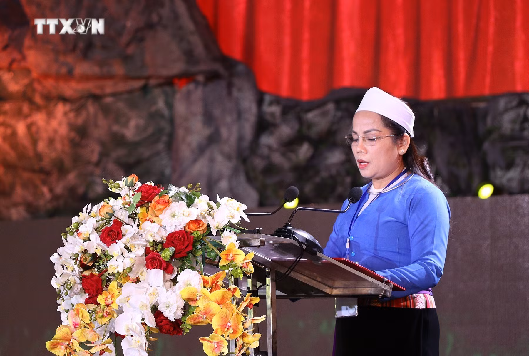 vna_potal_chuong_trinh_lien_hoan_trinh_dien_trang_phuc_cac_dan_toc_tinh_hoa_binh_7708645.jpg