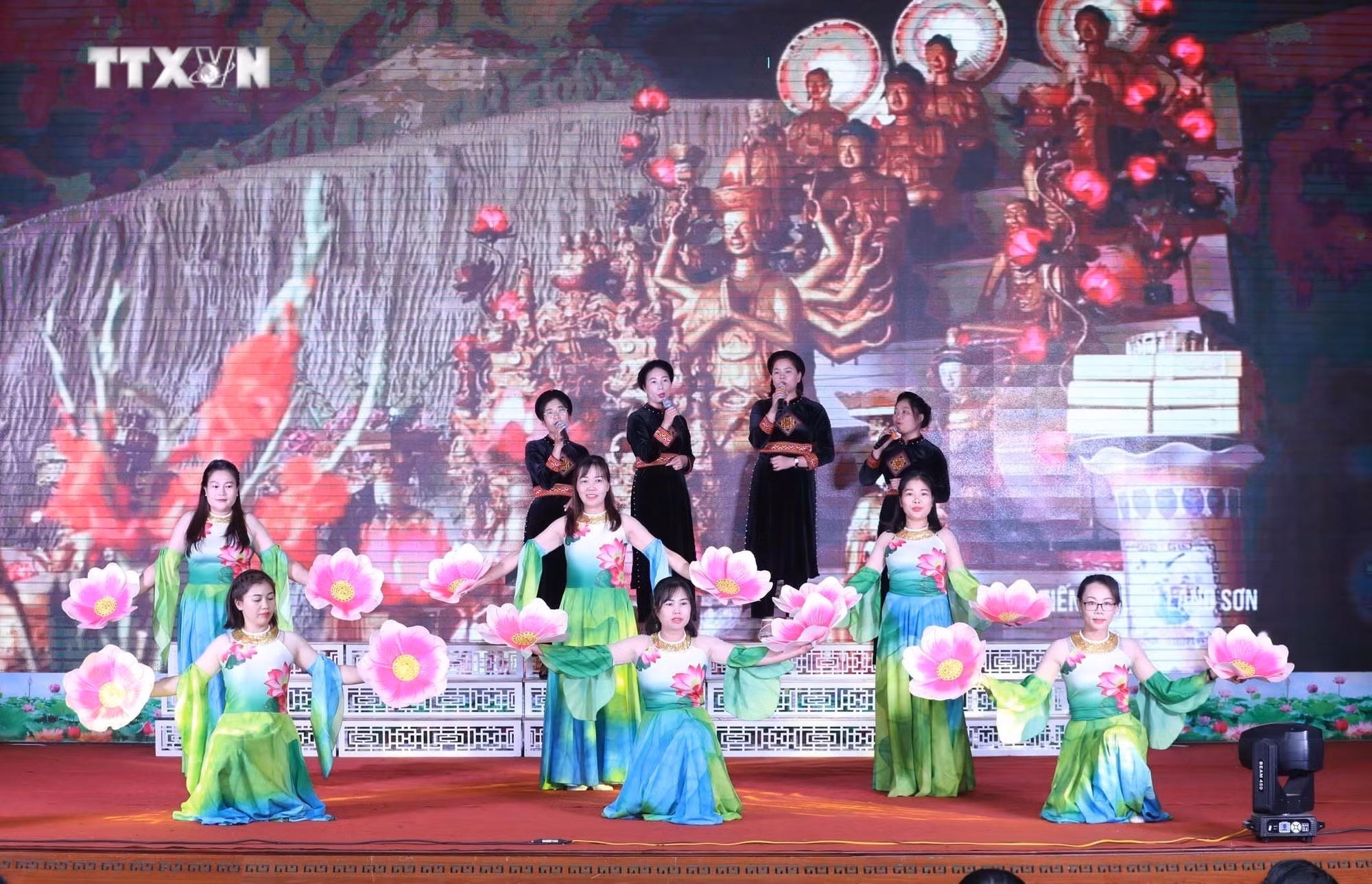 vna_potal_lang_son_lien_hoan_van_hoa_van_nghe_phat_huy_ban_sac_van_hoa_tot_dep_xoa_bo_cac_tap_tuc_lac_hau_cua_dong_bao_cac_dan_toc_thieu_so_nam_2024_7257455.jpg