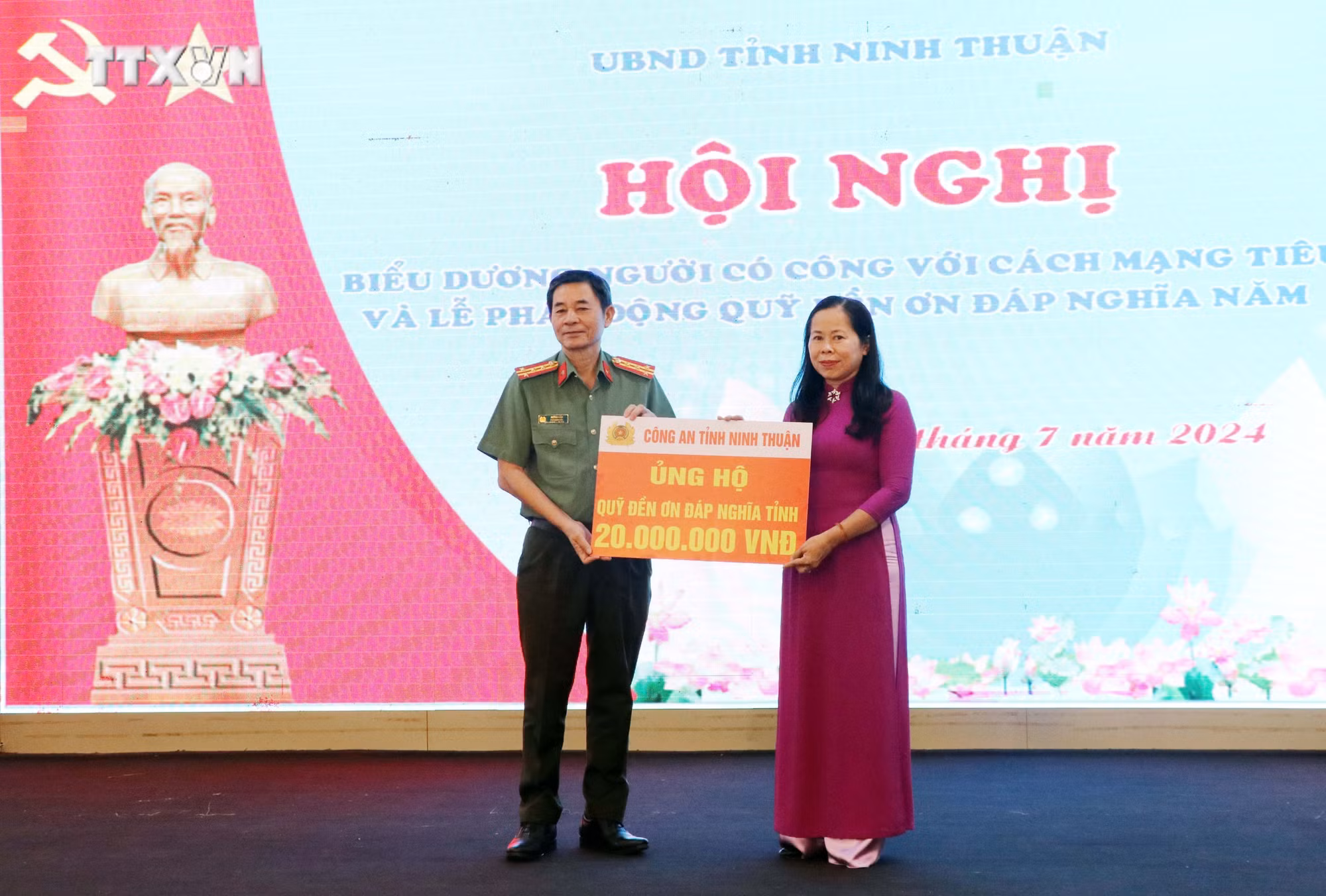 vna_potal_ninh_thuan_bieu_duong_nguoi_co_cong_tieu_bieu___7511466.jpg