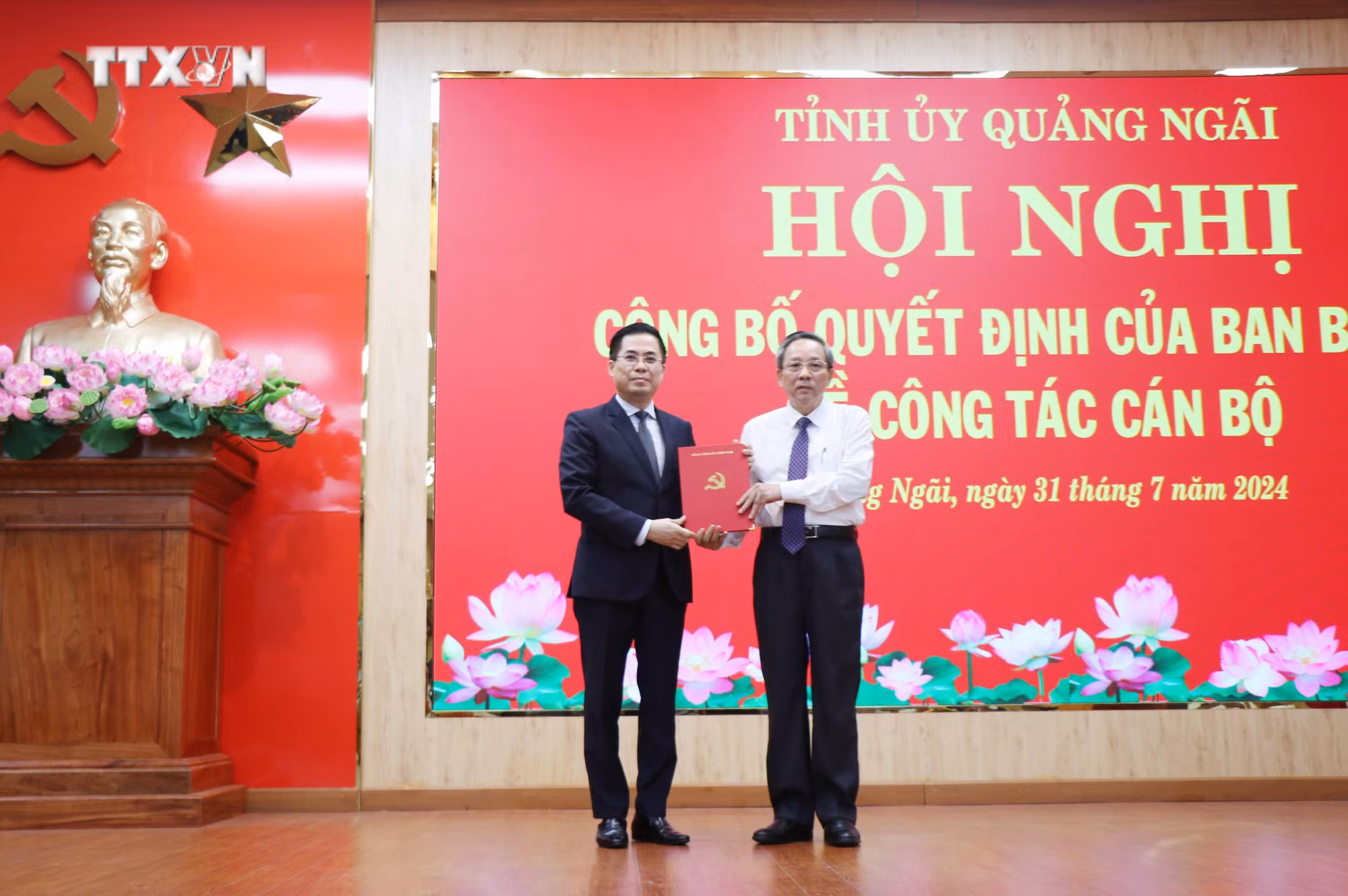vna_potal_thu_truong_bo_khoa_hoc_va_cong_nghe_nguyen_hoang_giang_lam_pho_bi_thu_tinh_uy_quang_ngai_7512433.jpg