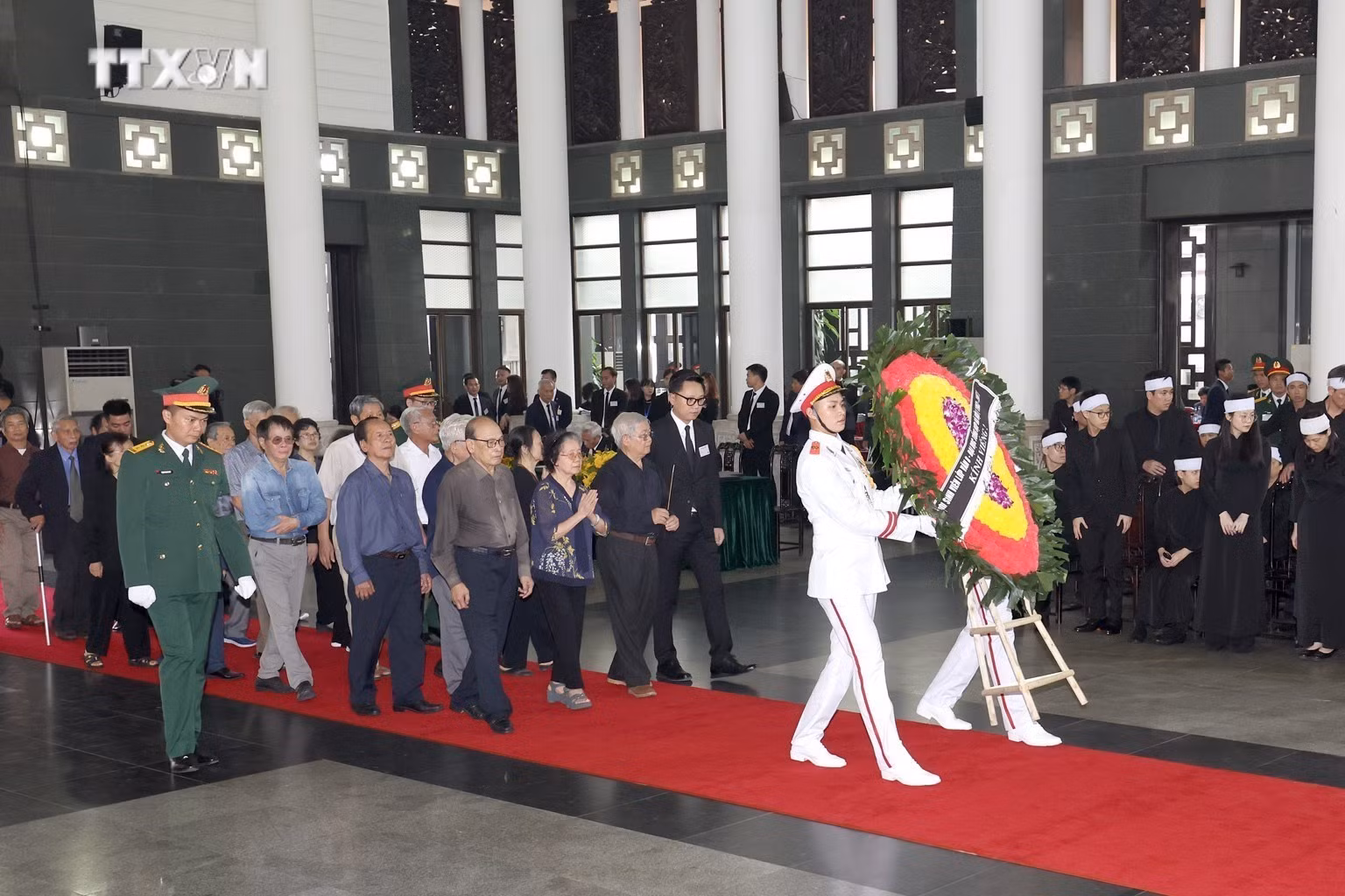 vna_potal_doan_cuu_sinh_vien_lop_van_khoa_8_1963_-_1967_truong_dai_hoc_tong_hop_ha_noi_7500667.jpg