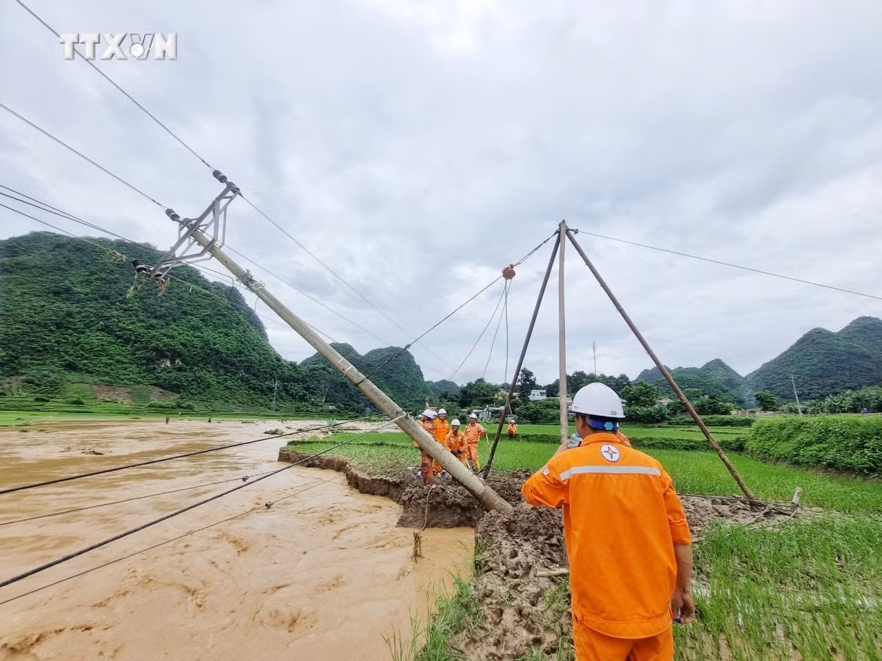 vna_potal_dien_luc_son_la_khoi_phuc_cap_dien_tro_lai_cho_hon_15000_khach_hang_7501334.jpg