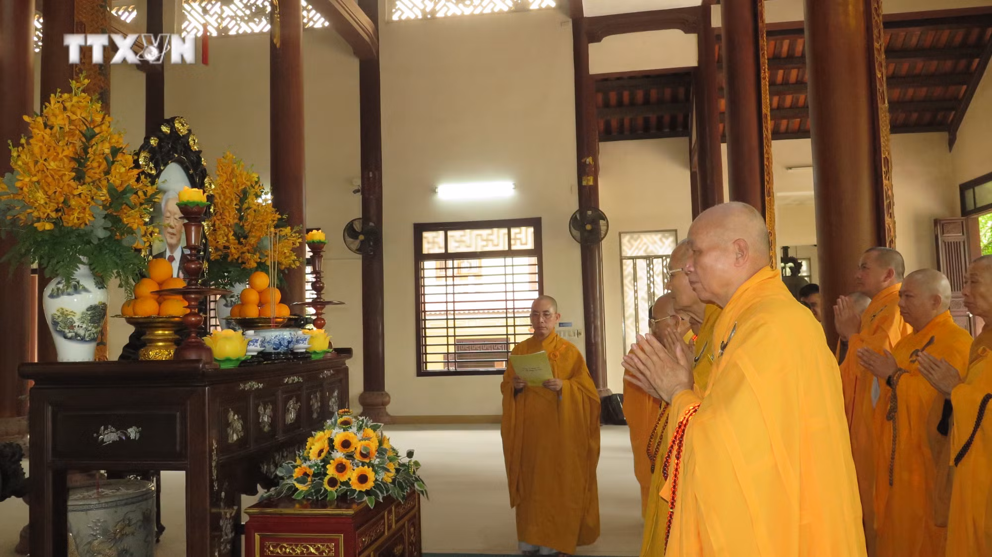 vna_potal_thua_thien_-_hue_to_chuc_le_tuong_niem_tong_bi_thu_nguyen_phu_trong_7501246.jpg