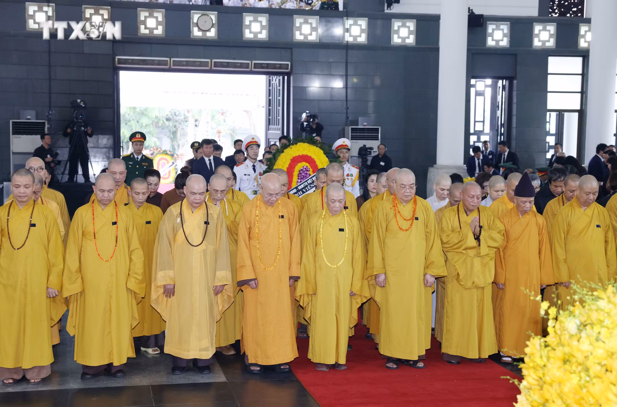 vna_potal_doan_trung_uong_giao_hoi_phat_giao_viet_nam_vieng_tong_bi_thu_nguyen_phu_trong_145126876_7501794.jpg