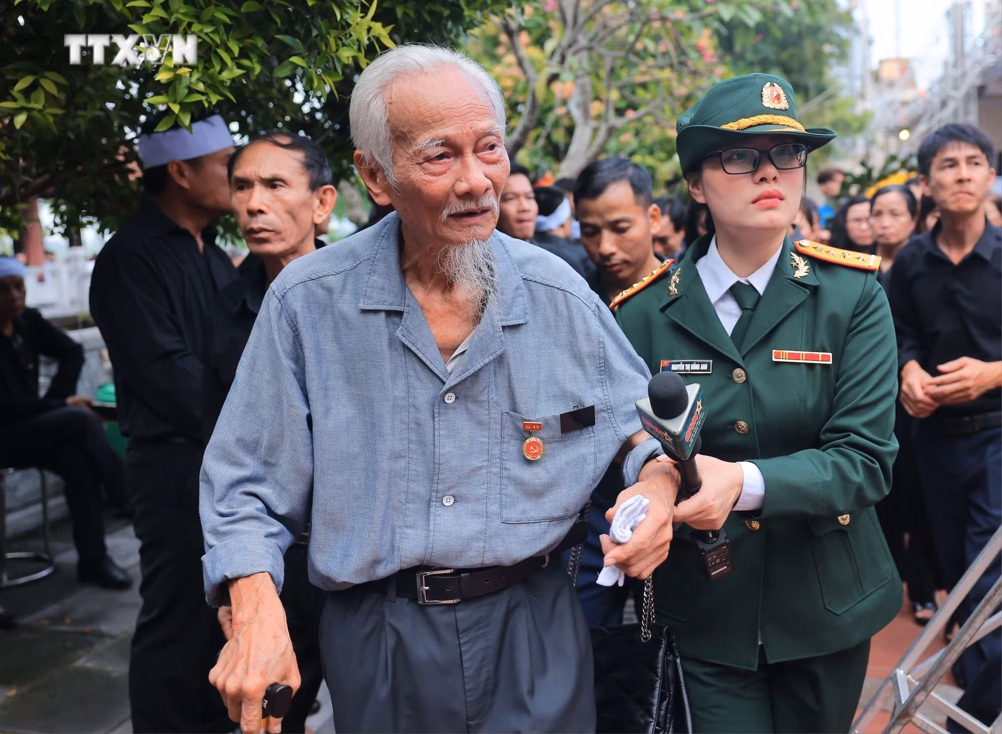 vna_potal_quoc_tang_tong_bi_thu_nguyen_phu_trong_le_vieng_tai_xa_dong_hoi_huyen_dong_anh_7500308.jpg