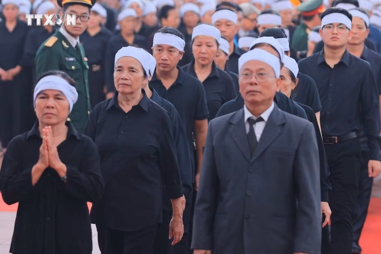 vna_potal_quoc_tang_tong_bi_thu_nguyen_phu_trong_le_vieng_tai_xa_dong_hoi_huyen_dong_anh_7500309.jpg