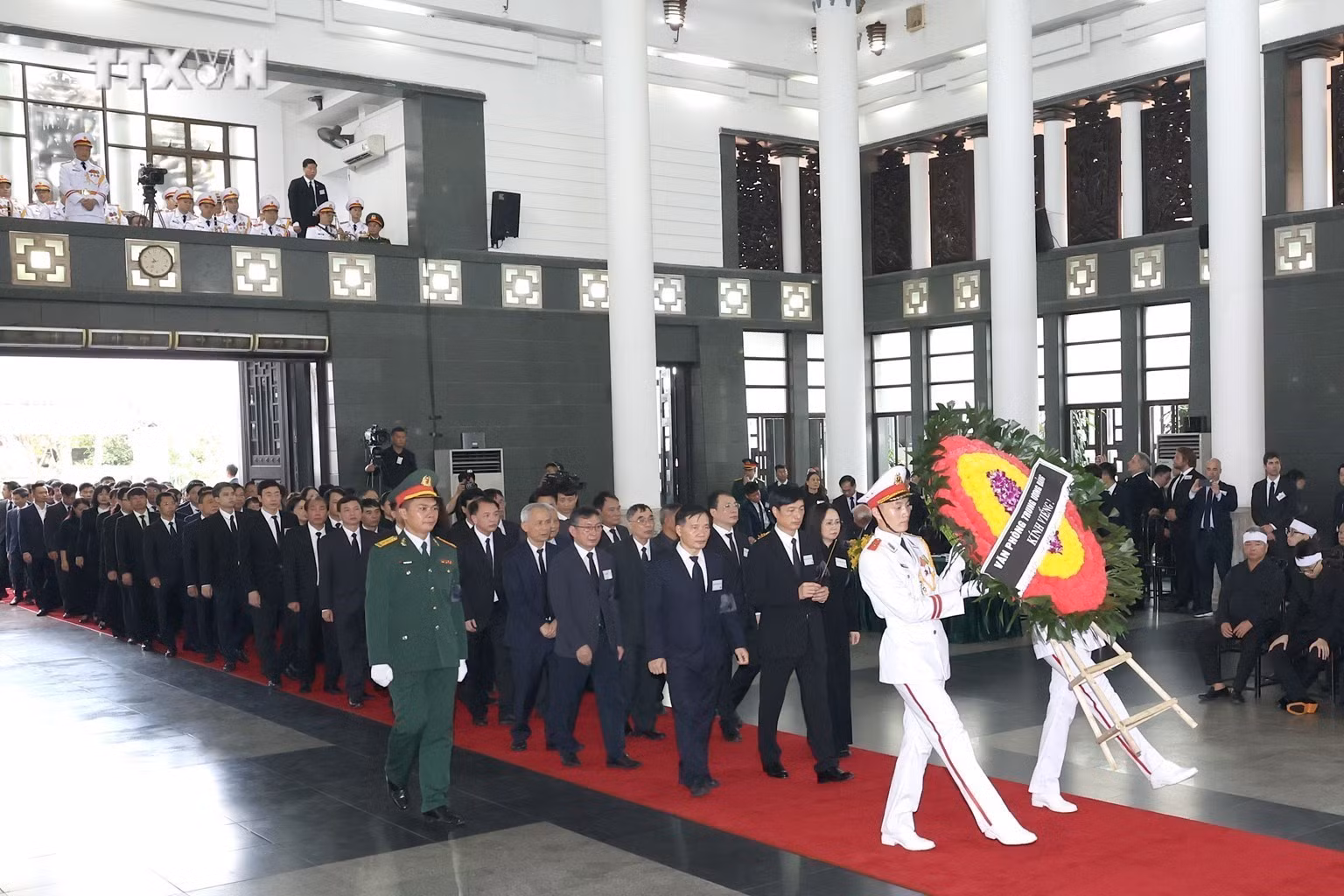 vna_potal_doan_van_phong_trung_uong_dang_kinh_vieng_tong_bi_thu_nguyen_phu_trong_7500800.jpg