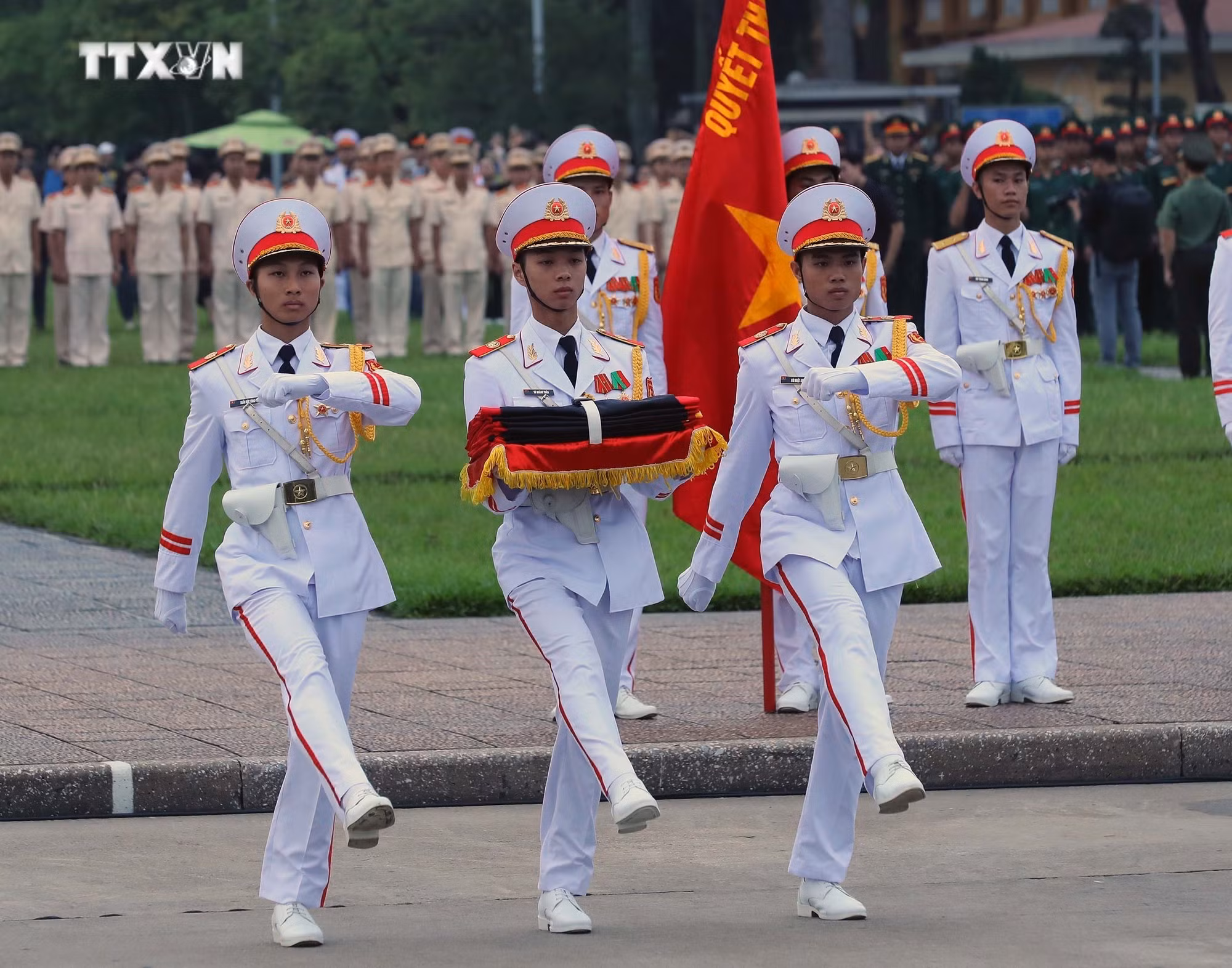 vna_potal_le_treo_co_ru_quoc_tang_tong_bi_thu_nguyen_phu_trong_tai_quang_truong_ba_dinh_7500100.jpg