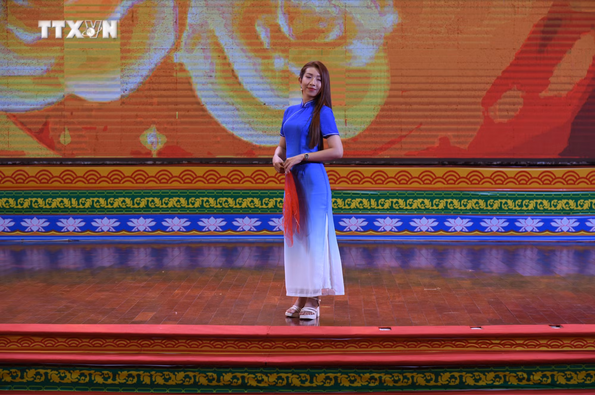 vna_potal_khai_mac_hoi_dien_nghe_thuat_quan_chung_va_trinh_dien_trang_phuc_dan_toc_thieu_so_tinh_soc_trang_7696837.jpg