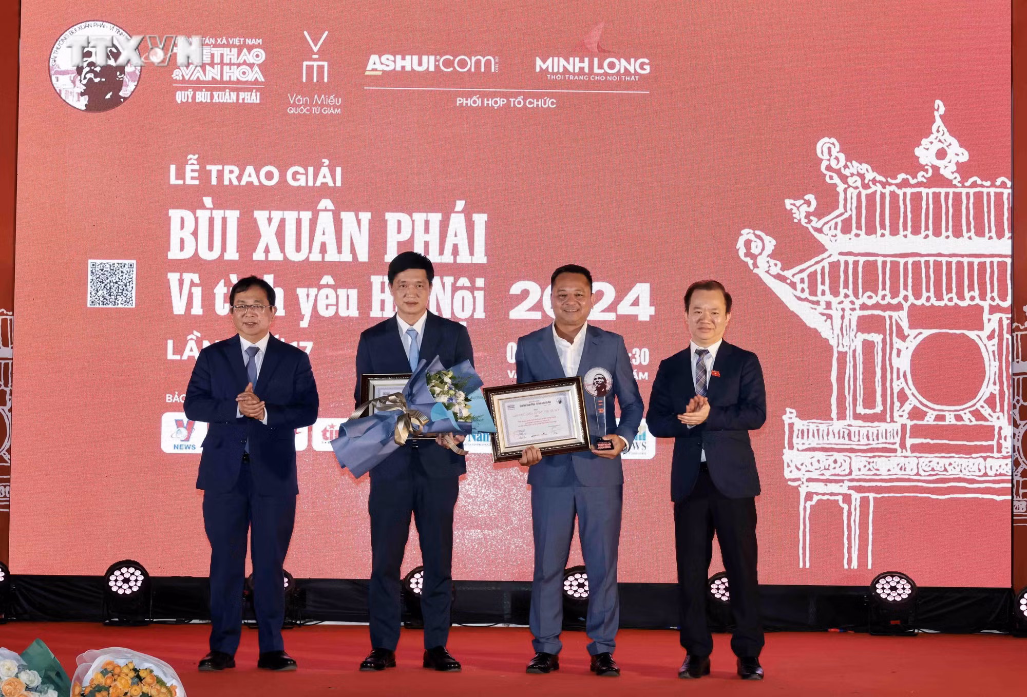 vna_potal_le_trao_giai_bui_xuan_phai_–_vi_tinh_yeu_ha_noi_2024_7640438.jpg