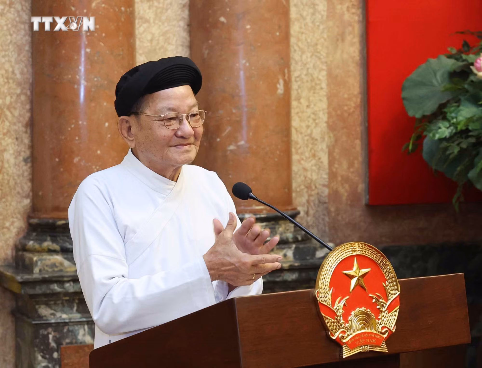 vna_potal_chu_tich_nuoc_to_lam_gap_mat_lanh_dao_cac_to_chuc_ton_giao_7429120.jpg
