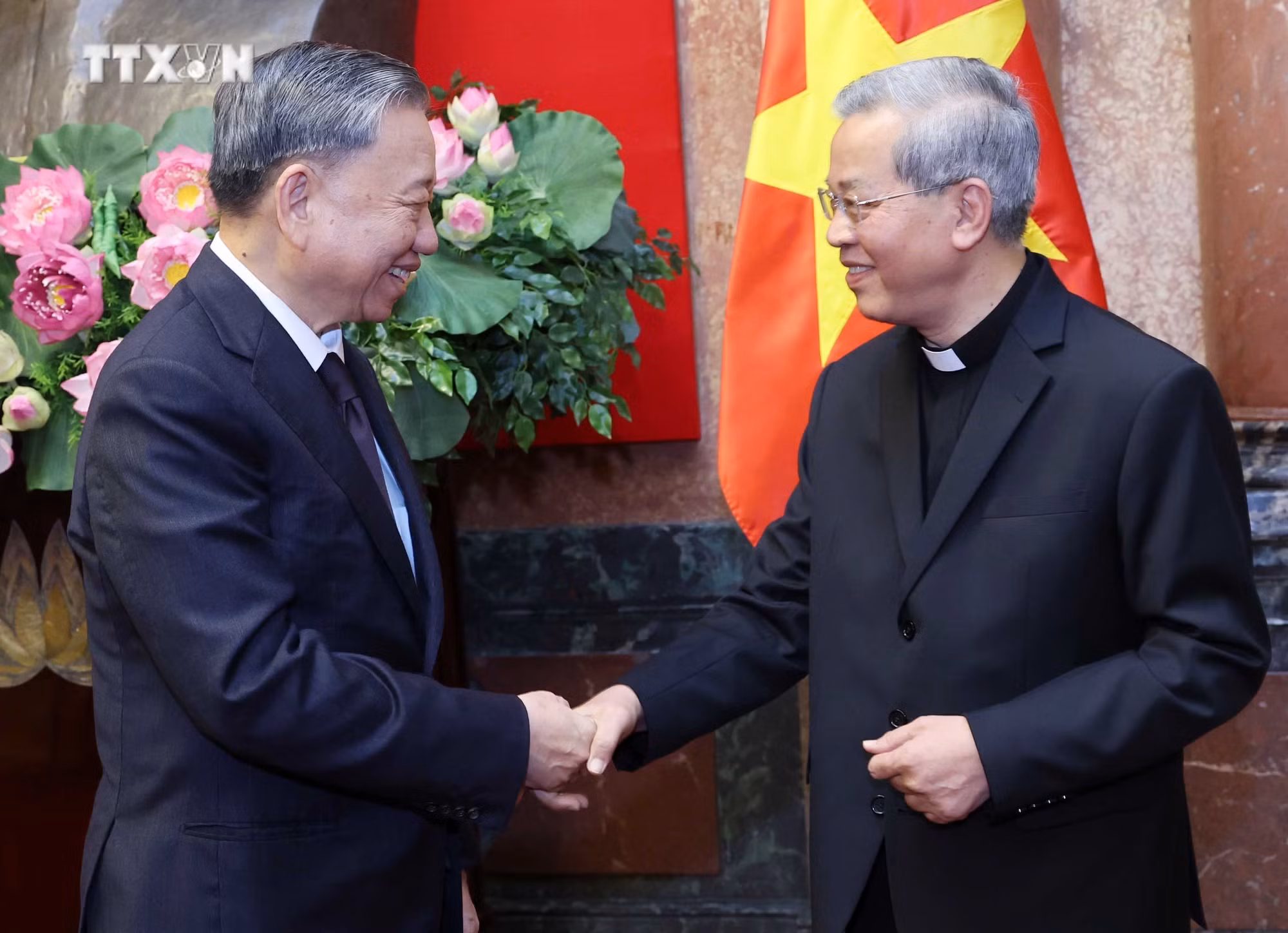 vna_potal_chu_tich_nuoc_to_lam_gap_mat_lanh_dao_cac_to_chuc_ton_giao_7429131.jpg