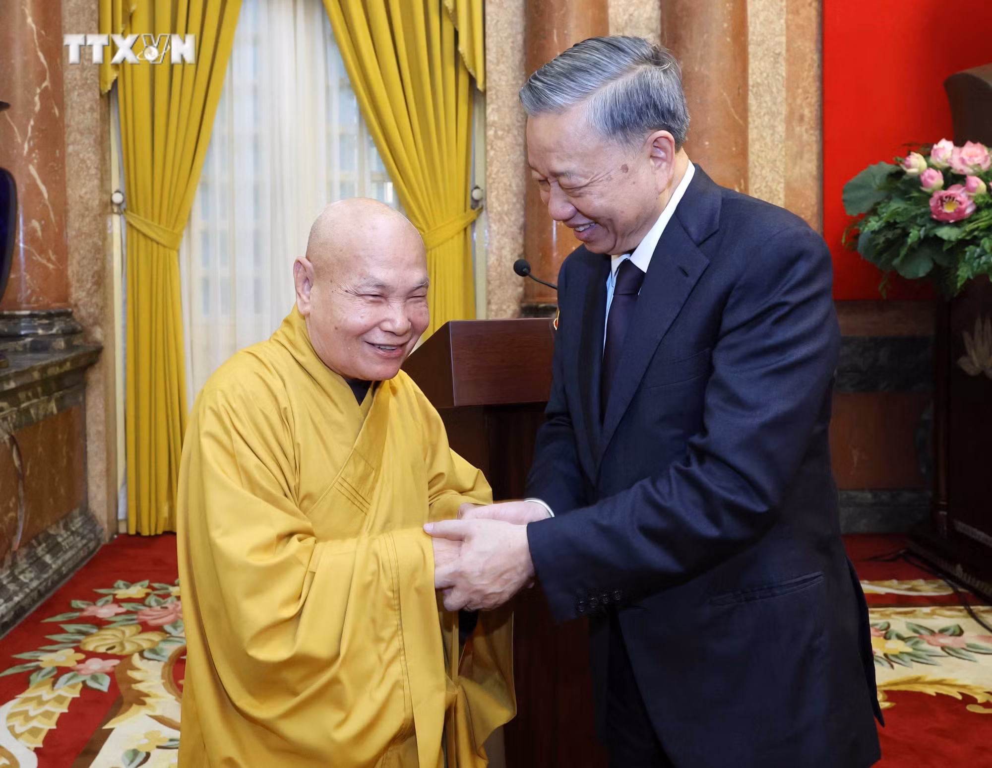 vna_potal_chu_tich_nuoc_to_lam_gap_mat_lanh_dao_cac_to_chuc_ton_giao_7429139.jpg