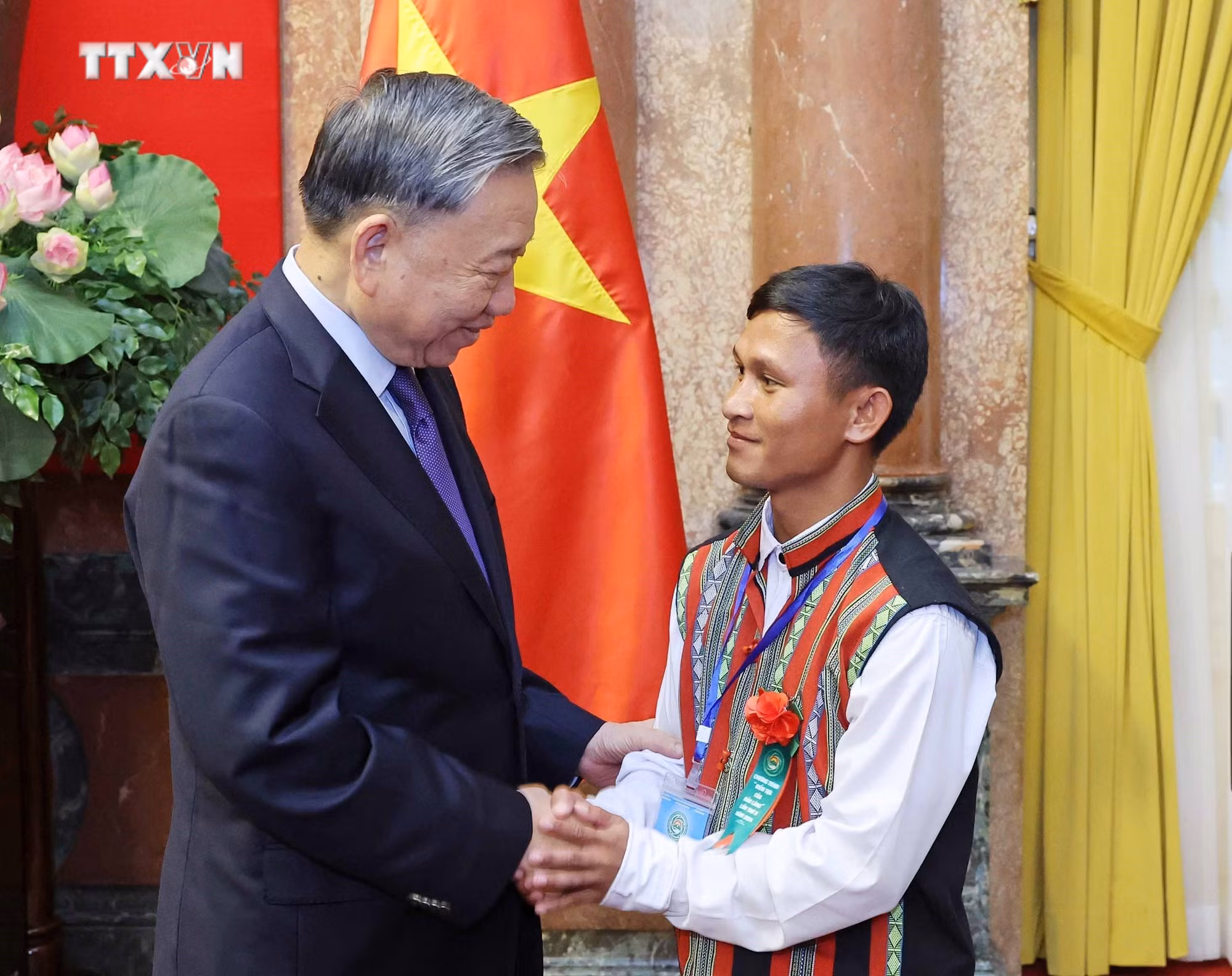 vna_potal_chu_tich_nuoc_gap_mat_doan_dai_bieu_nguoi_co_uy_tin_tieu_bieu_trong_dong_bao_dan_toc_o_khu_vuc_bien_gioi_hai_dao_7431220.jpg