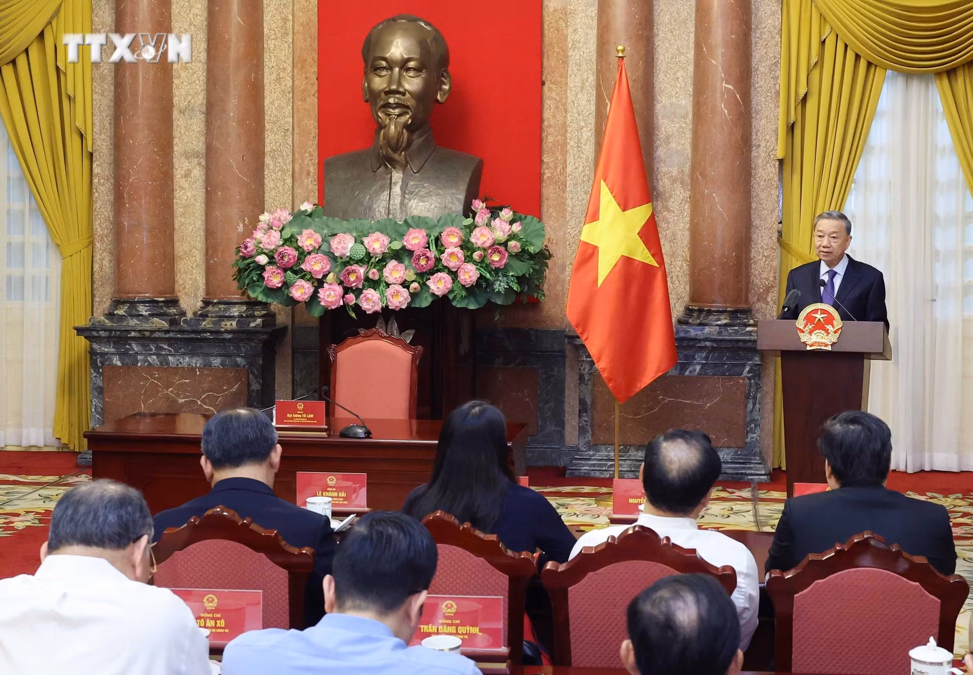 vna_potal_chu_tich_nuoc_gap_mat_doan_dai_bieu_nguoi_co_uy_tin_tieu_bieu_trong_dong_bao_dan_toc_o_khu_vuc_bien_gioi_hai_dao_7431175.jpg