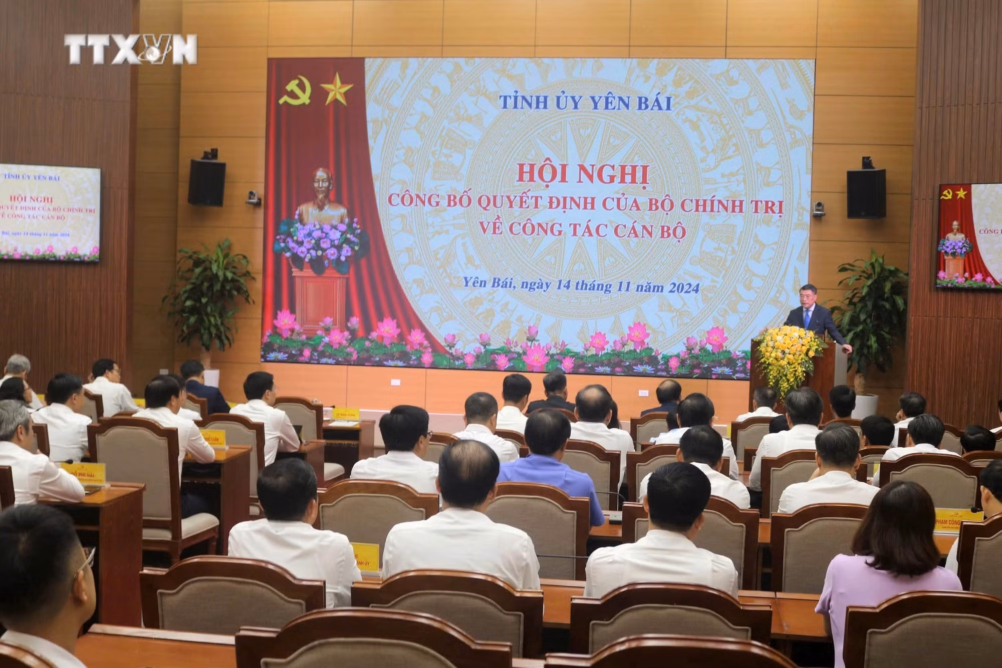 vna_potal_cong_bo_quyet_dinh_cua_bo_chinh_tri_chuan_y_chuc_danh_bi_thu_tinh_uy_yen_bai___7704035.jpg