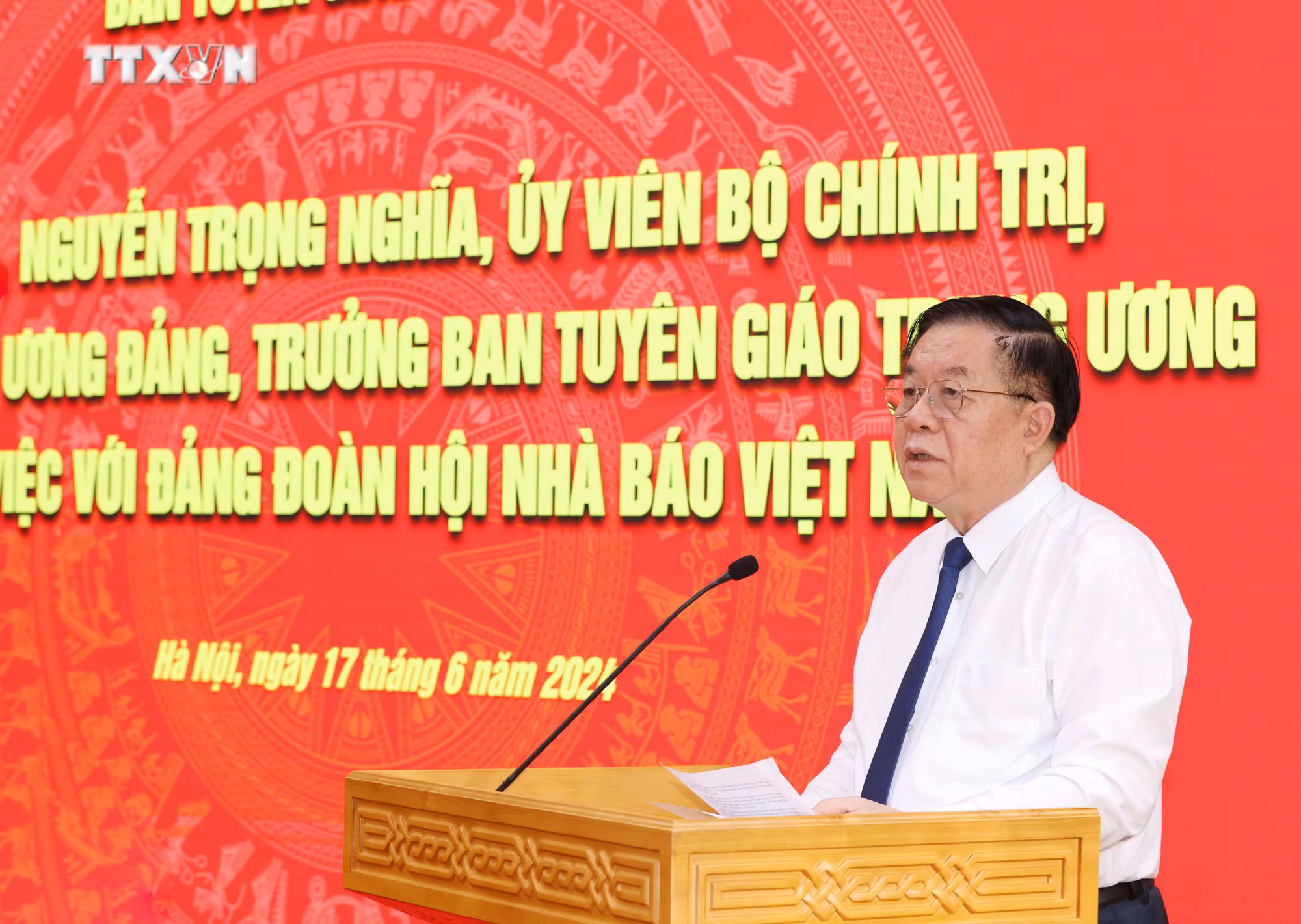 vna_potal_truong_ban_tuyen_giao_trung_uong_nguyen_trong_nghia_lam_viec_voi_dang_doan_hoi_nha_bao_viet_nam_7435026.jpg