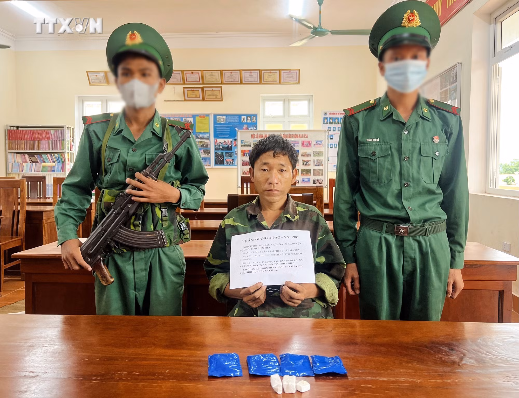 vna_potal_dien_bien_bat_qua_tang_doi_tuong_mua_ban_trai_phep_chat_ma_tuy_7436987.jpg
