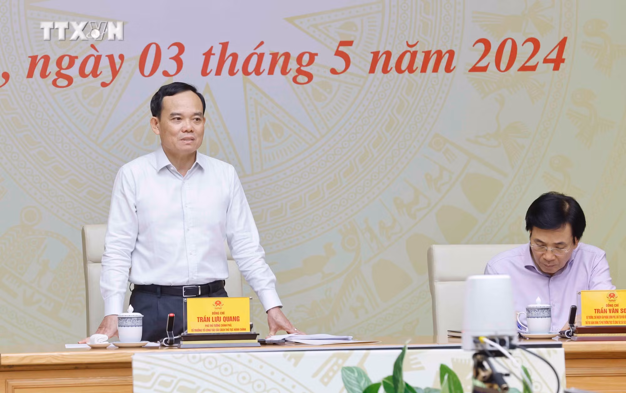 vna_potal_pho_thu_tuong_tran_luu_quang_chu_tri_hop_ve_su_dung_tai_khoan_vneid_trong_thuc_hien_dich_vu_cong_truc_tuyen__7356287.jpg