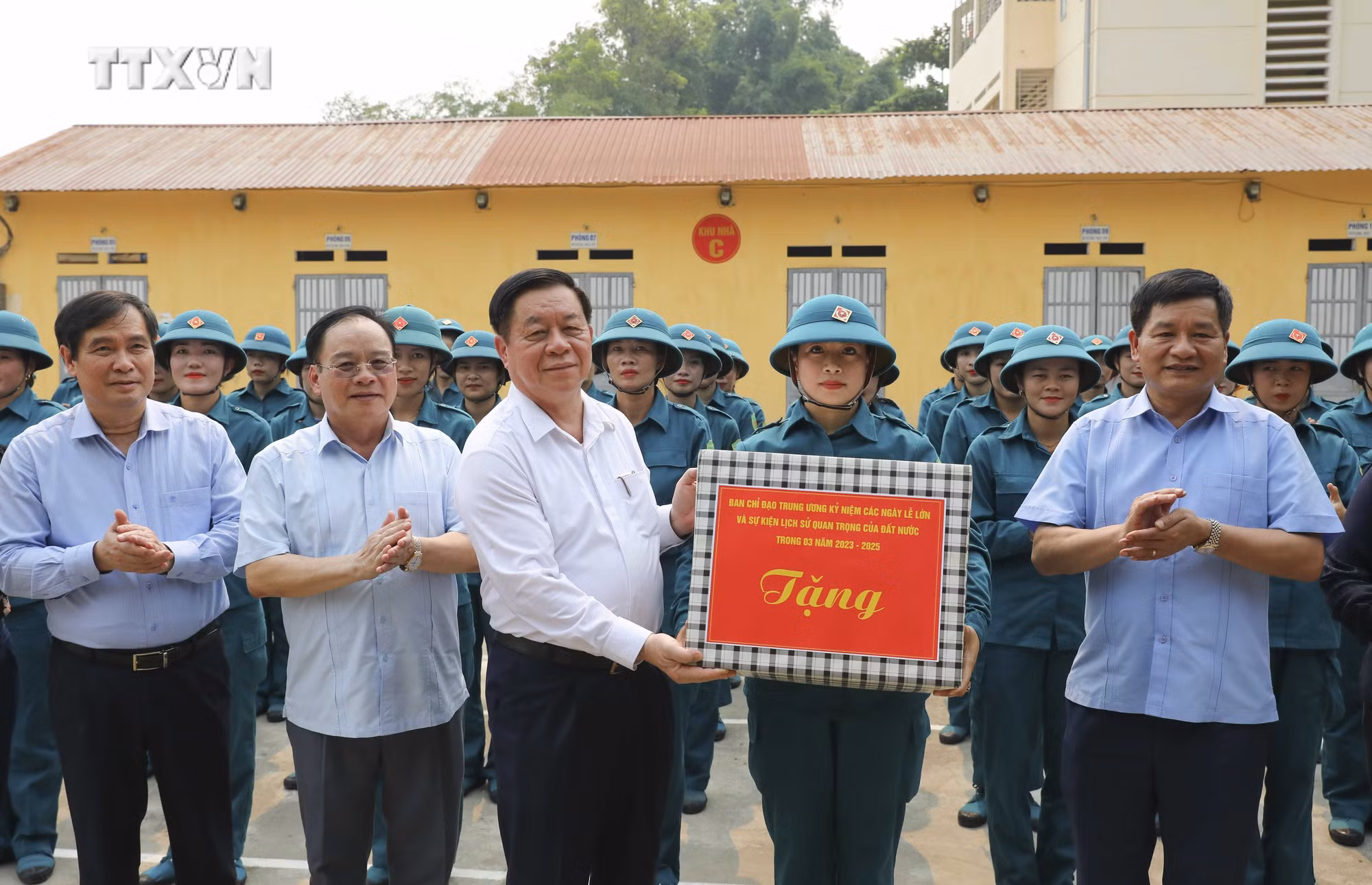 vna_potal_truong_ban_tuyen_giao_trung_uong_lam_viec_voi_tinh_dien_bien_7355550.jpg