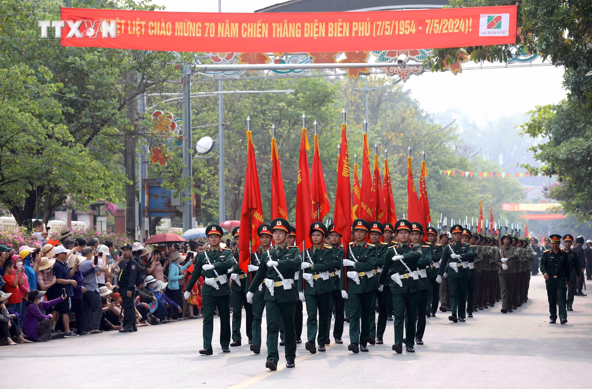 vna_potal_so_duyet_le_ky_niem_70_nam_chien_thang_dien_bien_phu_7356758.jpg