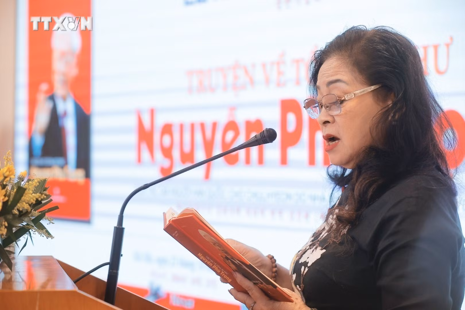 vna_potal_le_ra_mat_tac_pham_truyen_ve_tong_bi_thu_nguyen_phu_trong_7666105.jpeg