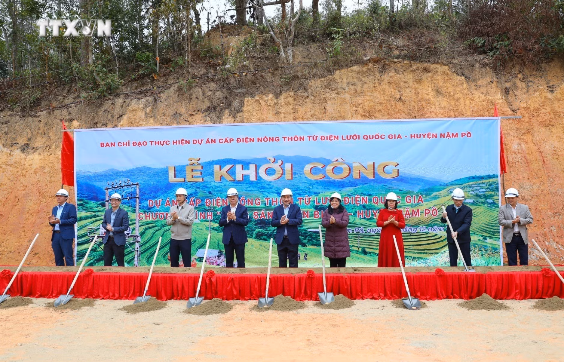 vna_potal_khoi_cong_du_an_cap_dien_nong_thon_bung_sang_dien_bien_tai_huyen_bien_gioi_nam_po_dien_bien_7757448.jpg