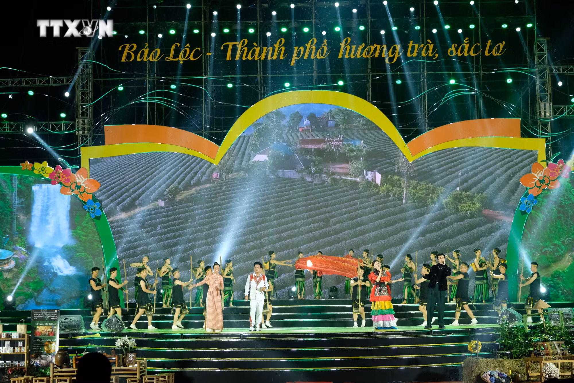 vna_potal_chuong_trinh_nghe_thuat_ton_vinh_tra_va_to_lua_bao_loc_lam_dong__7757042.jpg