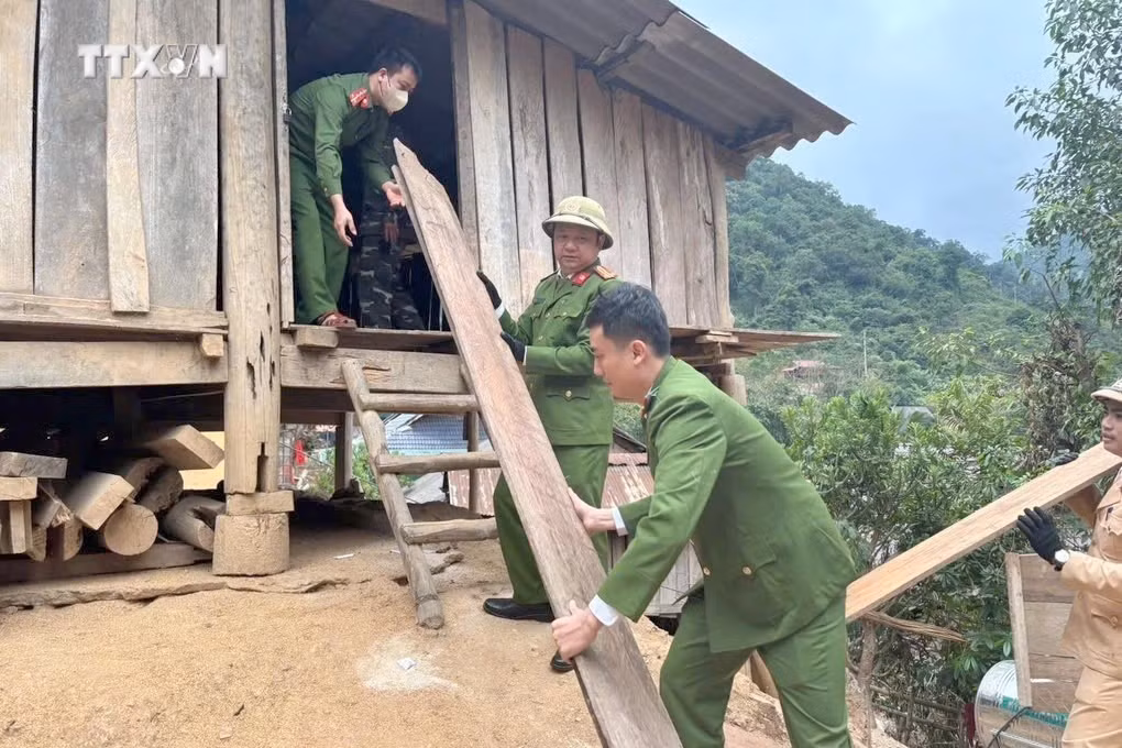 vna_potal_nghe_an_di_doi_70_ho_dan_vung_nguy_co_sat_lo_o_muong_tip_ky_son_den_khu_tai_dinh_cu_moi_7757339.jpg