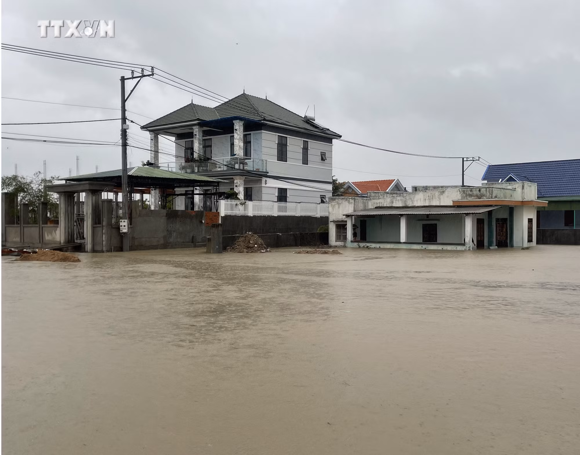 vna_potal_mua_lon_keo_dai_lam_nhieu_vung_trung_thap_o_ninh_thuan_bi_ngap_sau_7757500.jpg