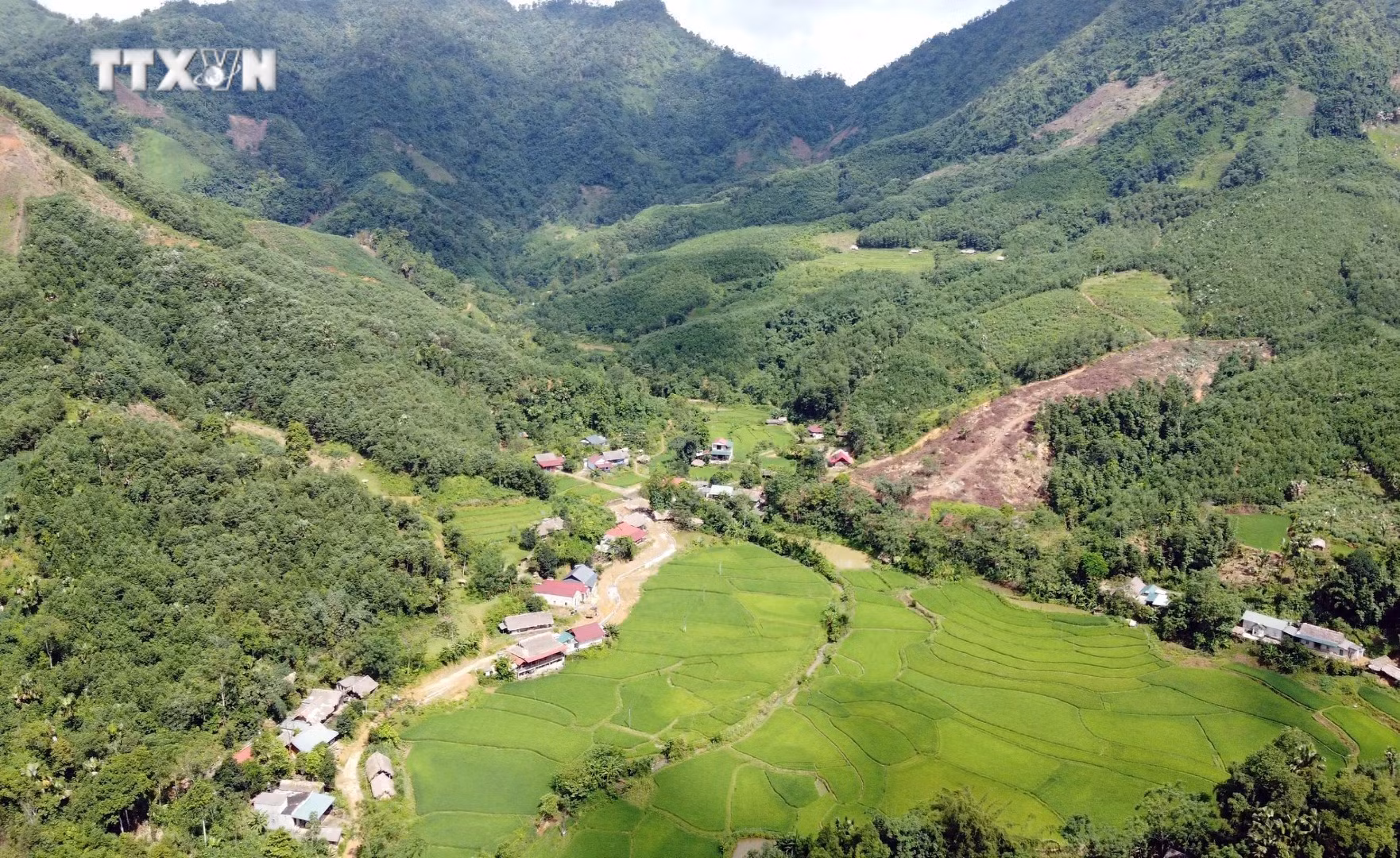 vna_potal_van_hoa_soi_duong_sac_mau_trang_phuc_dan_toc_cua_phu_nu_pa_then_tai_tuyen_quang_7674141.jpg