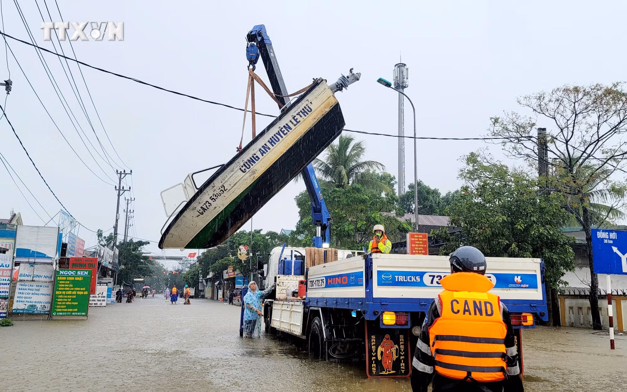 vna_potal_mua_lu_khien_hon_15000_can_nha_o_quang_binh_ngap_trong_bien_nuoc_7674297.jpg