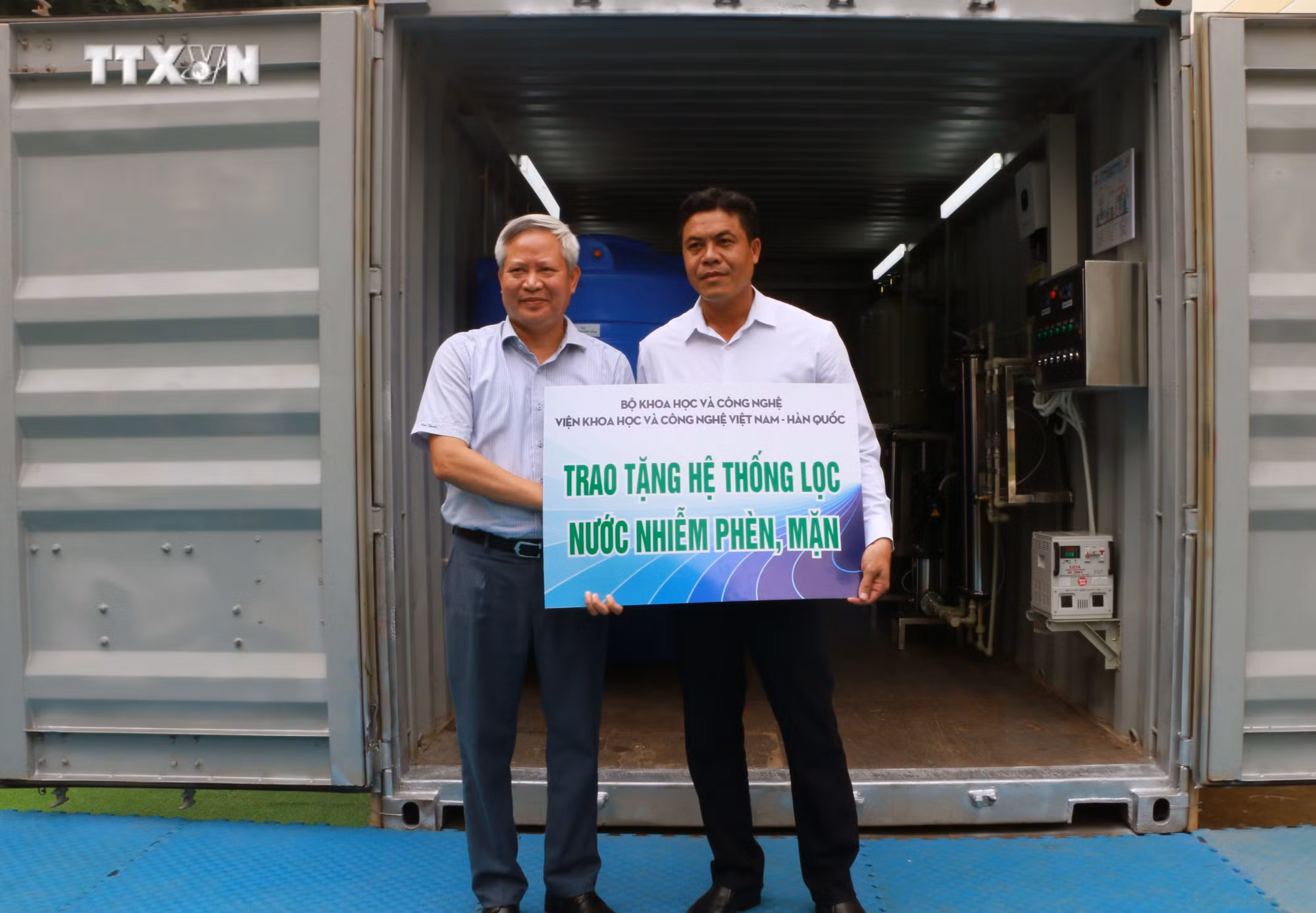 vna_potal_trao_may_loc_nuoc_cho_vung_dan_toc_thieu_so_anh_huong_han_man_tinh_soc_trang_7564481.jpg