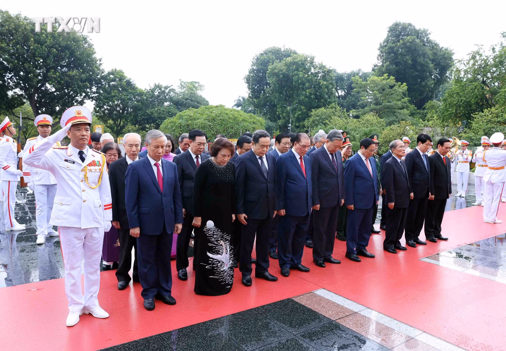 vna_potal_lanh_dao_dang_nha_nuoc_tuong_niem_cac_anh_hung_liet_sy_nhan_dip_79_nam_quoc_khanh_29_7564919.jpg