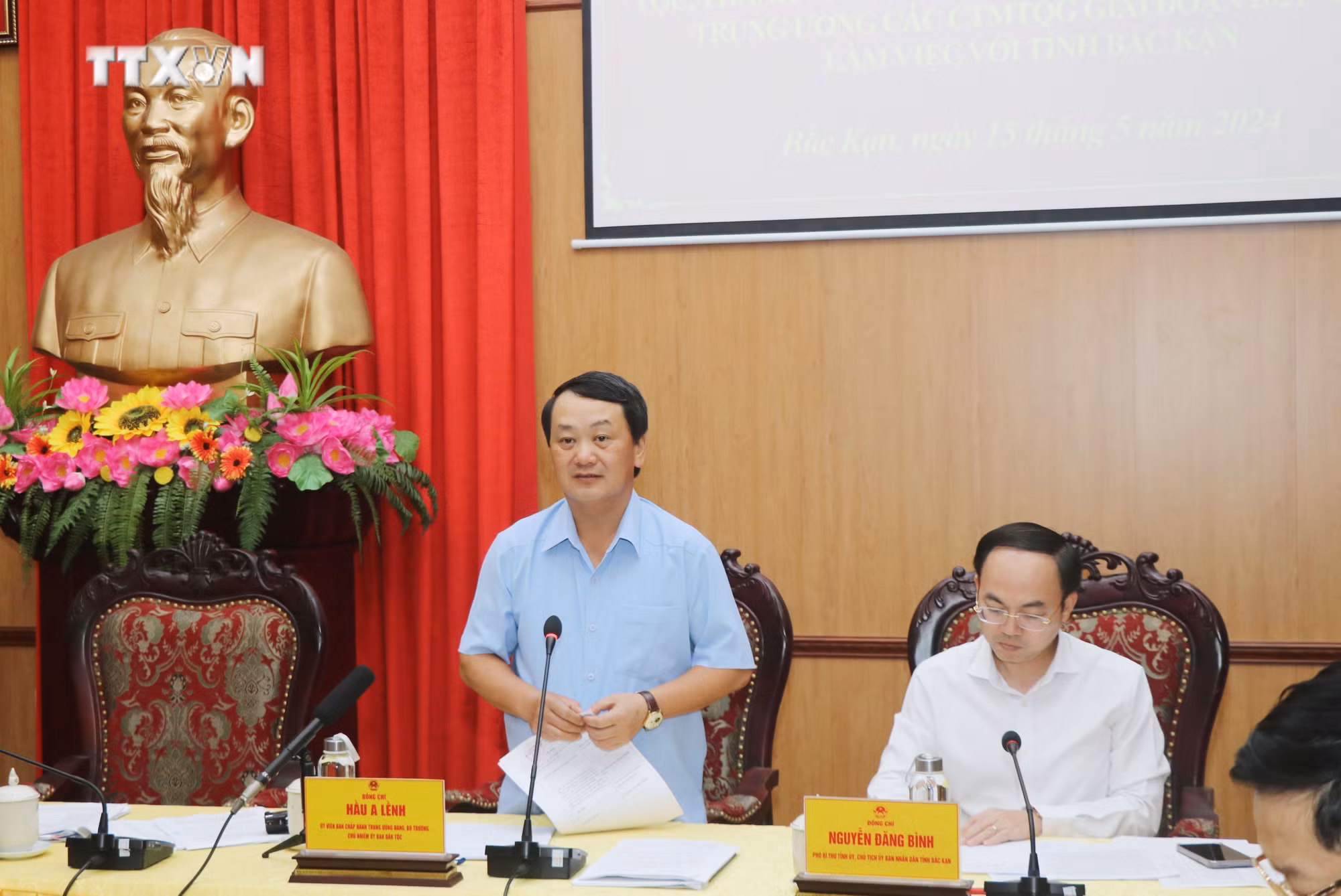 vna_potal_bo_truong_chu_nhiem_uy_ban_dan_toc_hau_a_lenh_ghi_nhan_nhieu_kien_nghi_tu_doi_song_cua_dong_bao_bac_kan_7377612.jpg