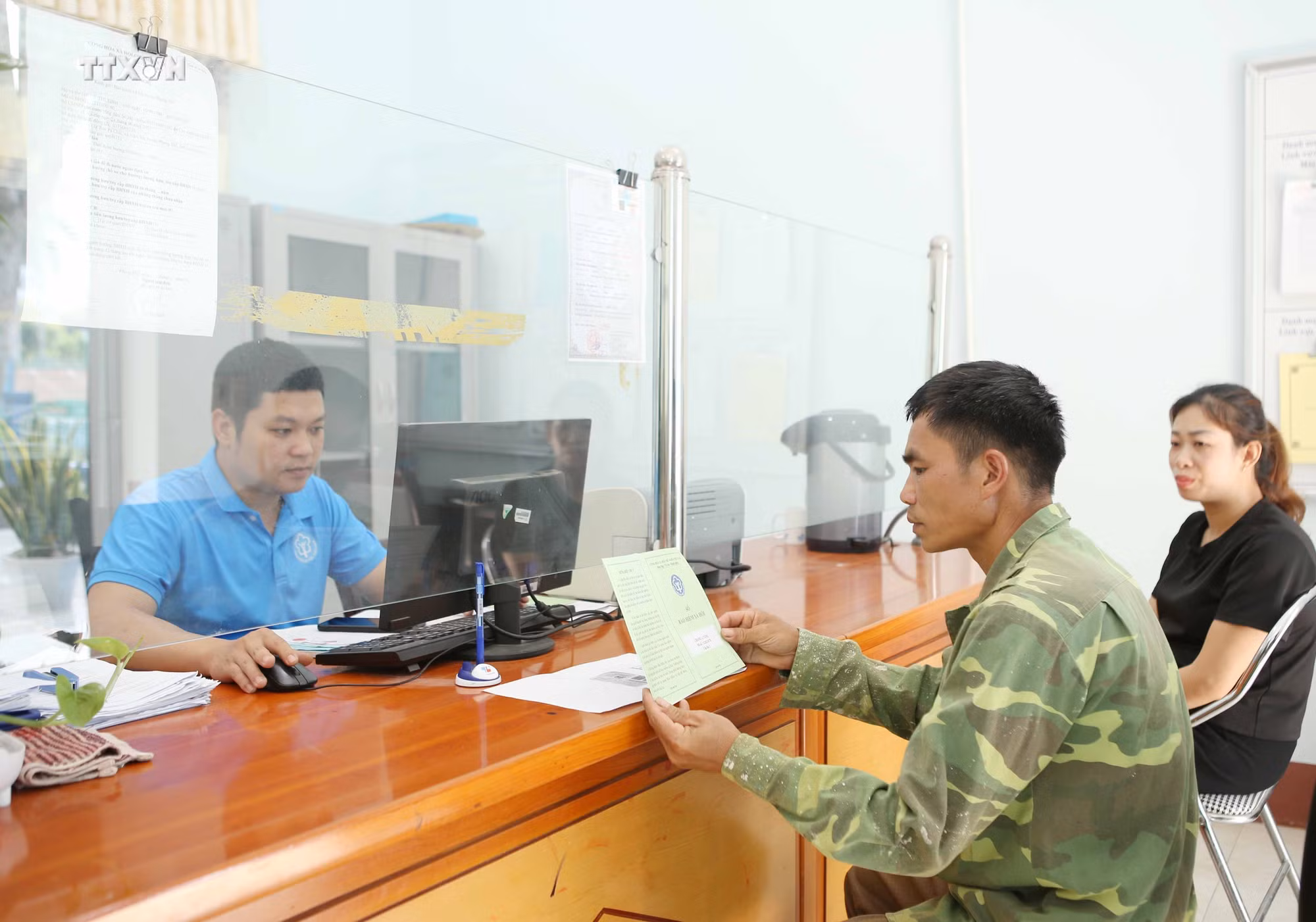 vna_potal_lai_chau_kho_khan_trong_viec_giam_thieu_tinh_trang_rut_bao_hiem_xa_hoi_1_lan__7363105.jpg