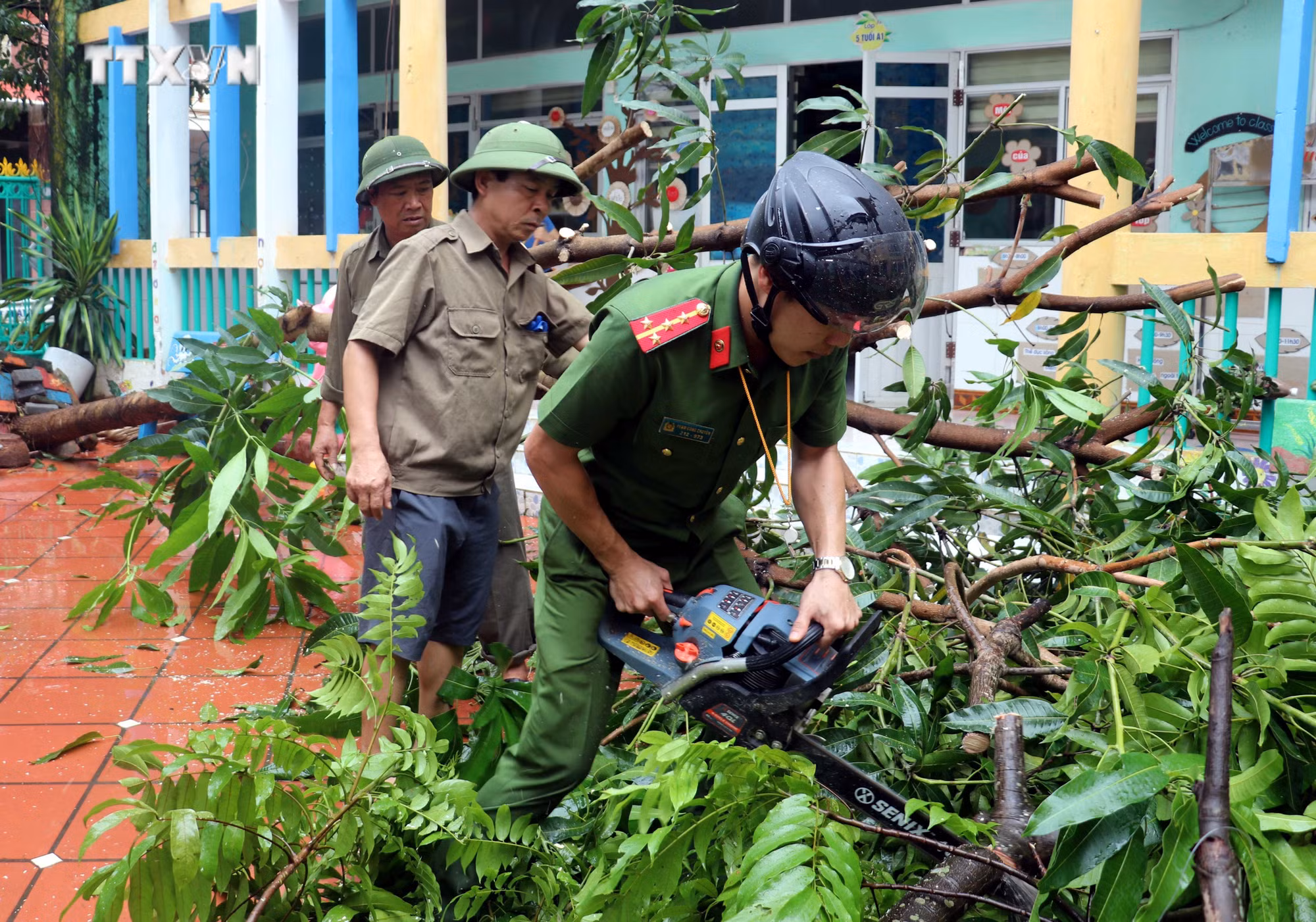 vna_potal_thai_binh_khan_truong_khac_phuc_thiet_hai_bao_so_3_7580084.jpg