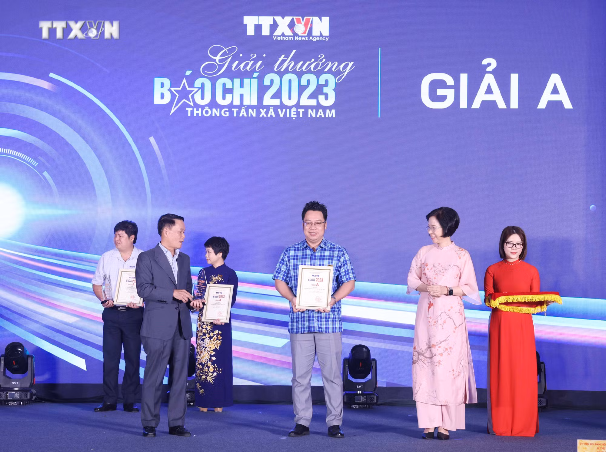 vna_potal_le_trao_giai_thuong_bao_chi_thong_tan_xa_viet_nam_nam_2023_7342618.jpg