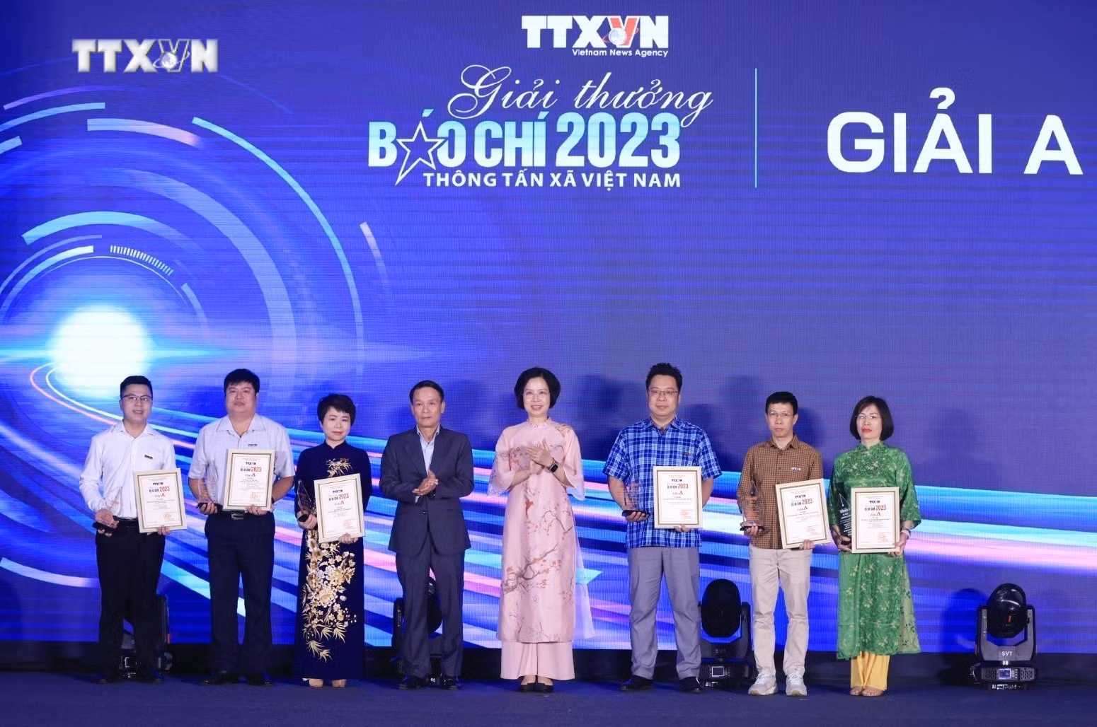 vna_potal_le_trao_giai_thuong_bao_chi_thong_tan_xa_viet_nam_nam_2023_7342520.jpeg