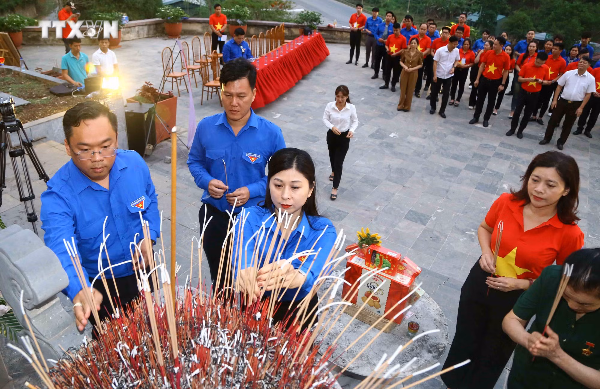 vna_potal_son_la_tuong_nho_cac_anh_hung_liet_si_thanh_nien_xung_phong_tai_nga_ba_co_noi__7340445.jpg