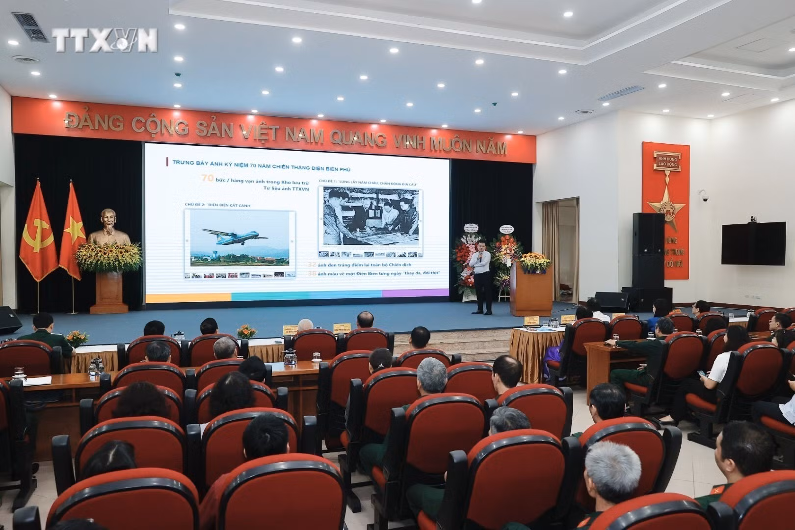vna_potal_thong_tan_xa_viet_nam_khai_truong_chuyen_trang_thong_tin_va_trung_bay_anh_online_“70_nam_chien_thang_dien_bien_phu”_7330844.jpeg