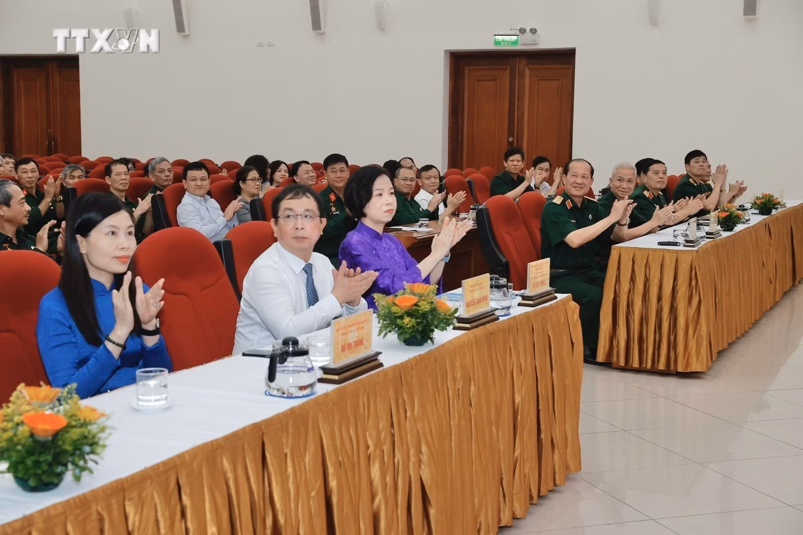 vna_potal_thong_tan_xa_viet_nam_khai_truong_chuyen_trang_thong_tin_va_trung_bay_anh_online_“70_nam_chien_thang_dien_bien_phu”_7330840.jpeg