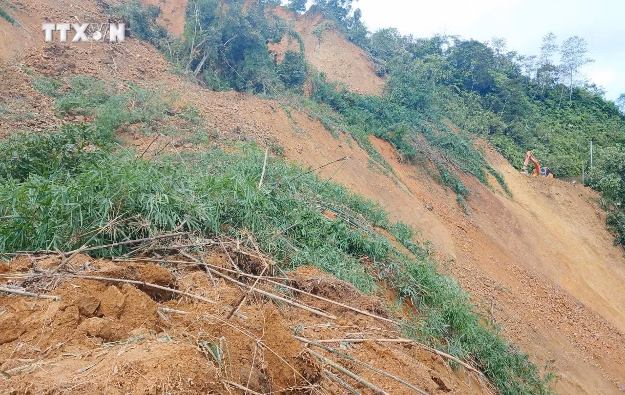 vna_potal_quoc_lo_4h_sat_lo_lon_chia_cat_lai_chau_va_dien_bien_7546898.jpg