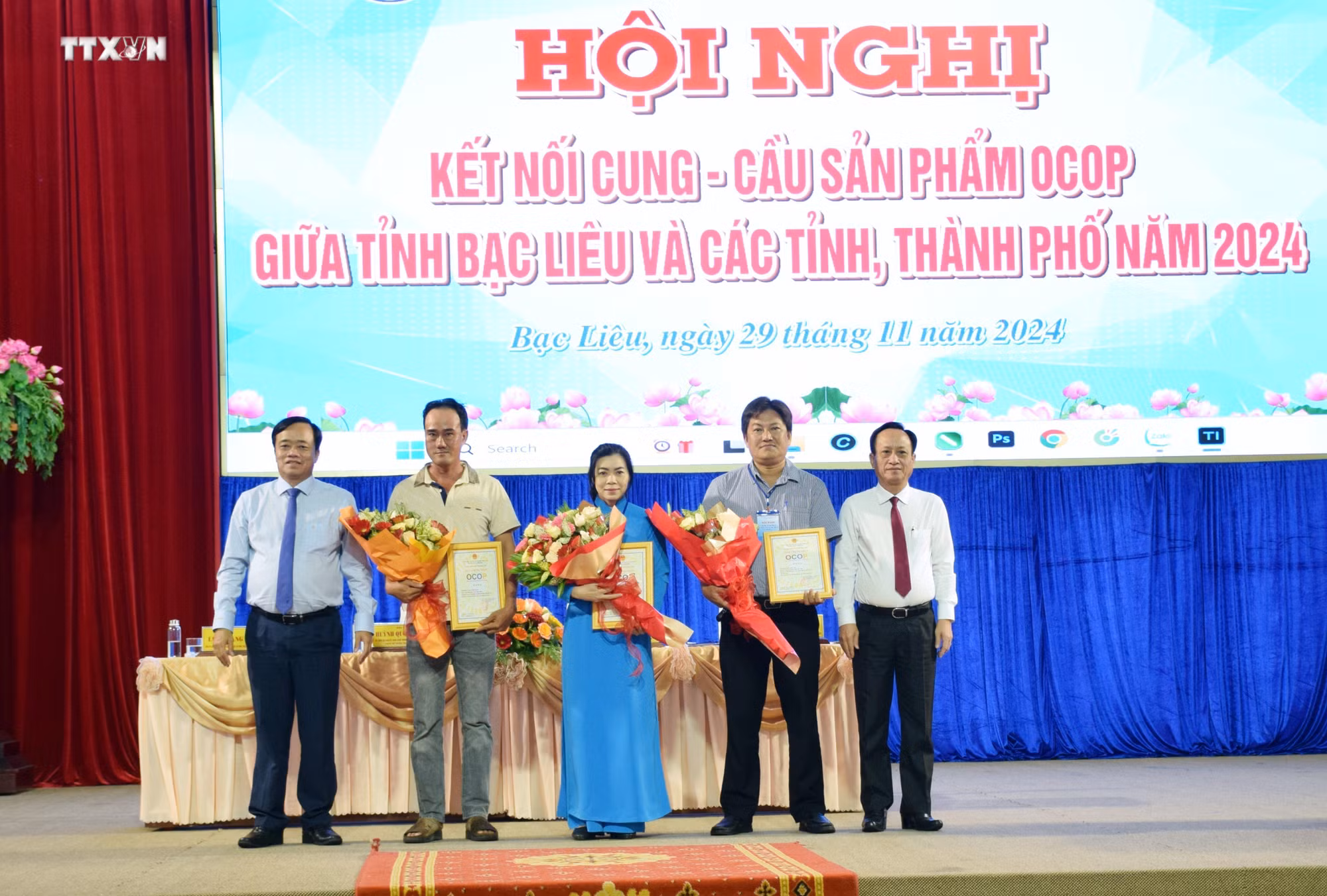 vna_potal_hoi_nghi_ket_noi_cung_-_cau_san_pham_ocop_giua_tinh_bac_lieu_voi_cac_tinh_thanh_pho_nam_2024_7730139.jpg