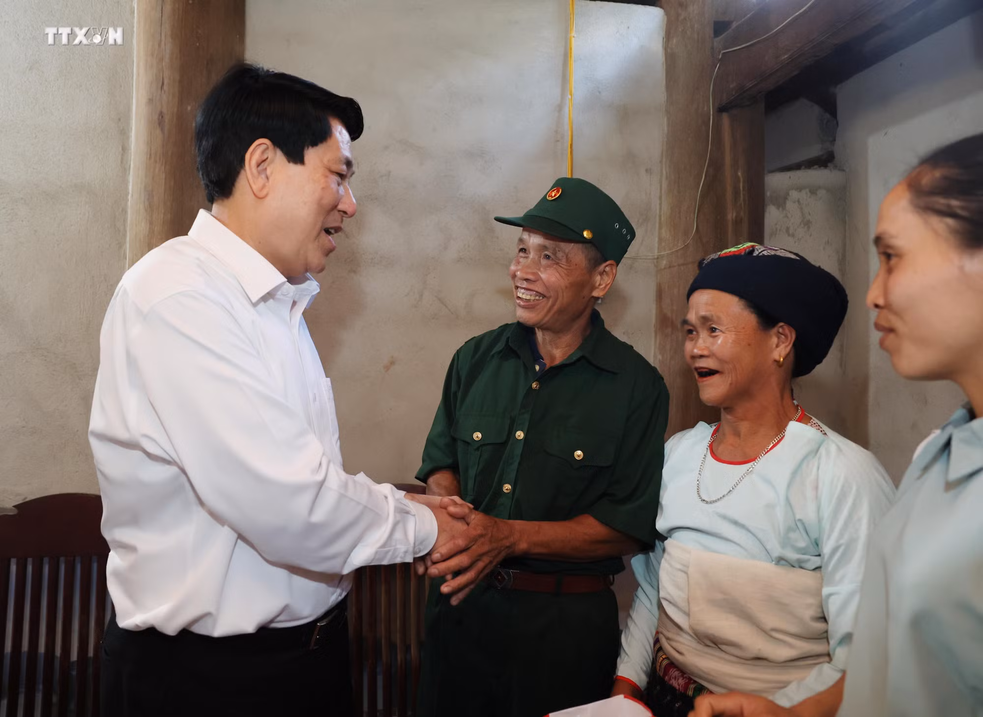 vna_potal_chu_tich_nuoc_luong_cuong_tham_cac_doi_tuong_chinh_sach_huyen_thuong_xuan_thanh_hoa_7738368.jpg