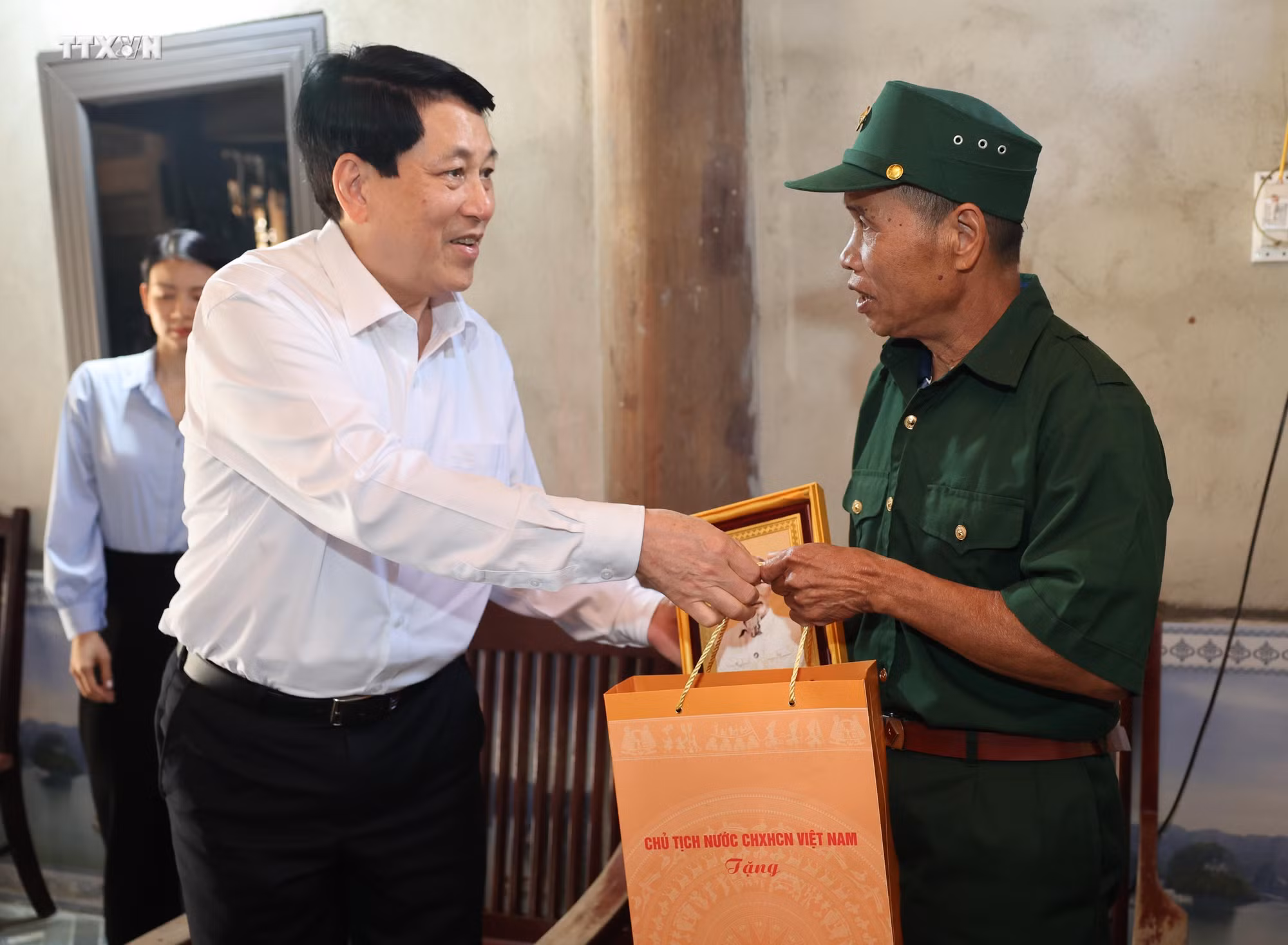 vna_potal_chu_tich_nuoc_luong_cuong_tham_cac_doi_tuong_chinh_sach_huyen_thuong_xuan_thanh_hoa_7738370.jpg
